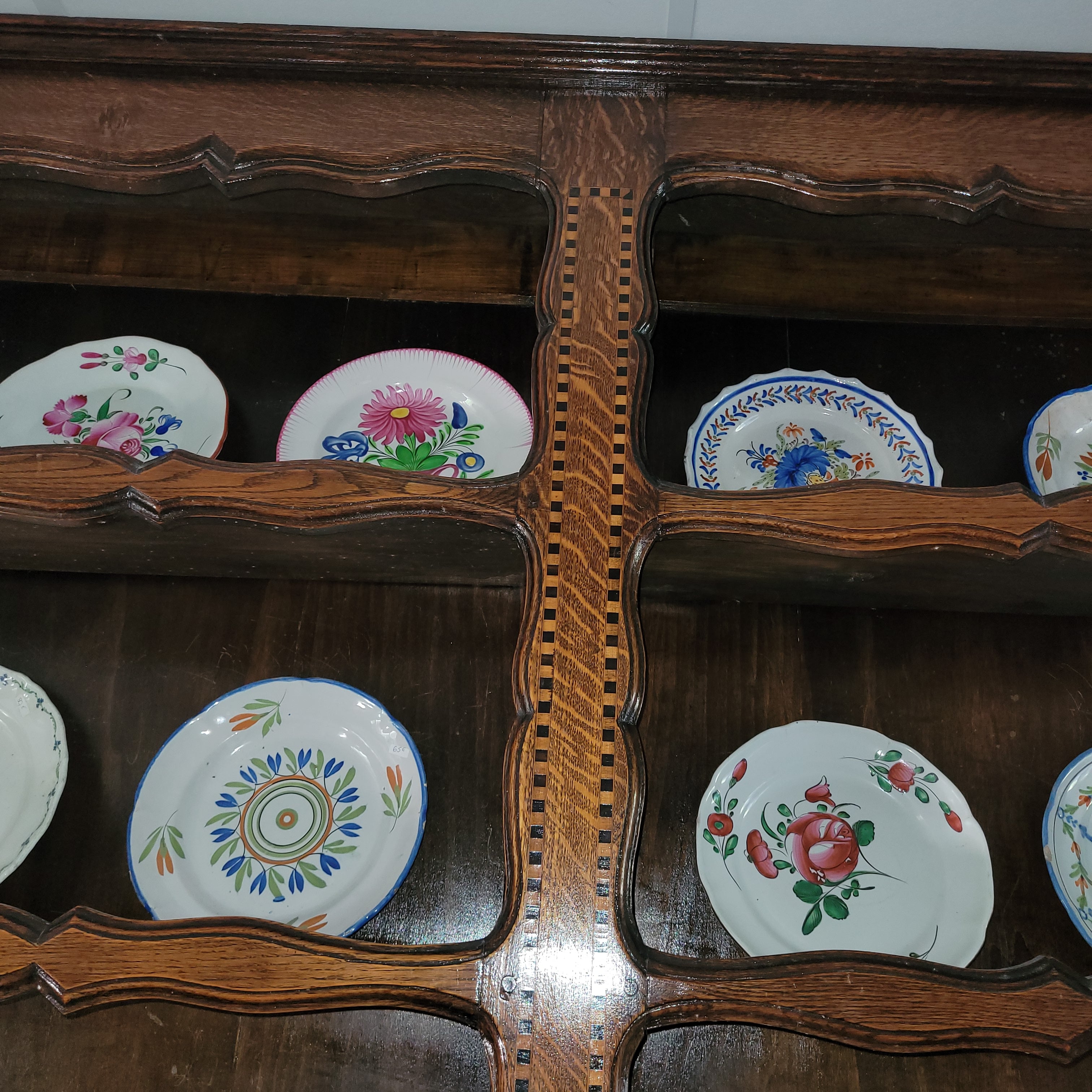 VAISSELIER AVEC MARQUETERIE