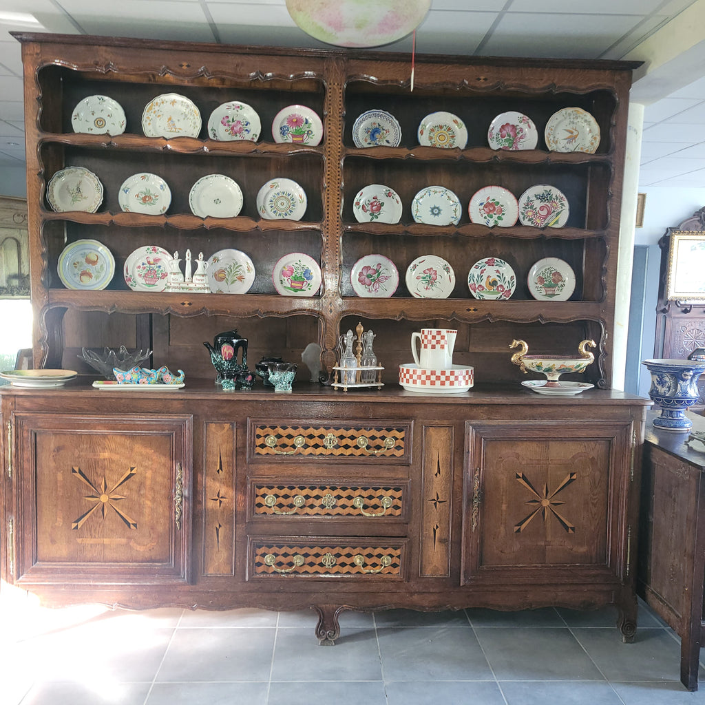 VAISSELIER AVEC MARQUETERIE