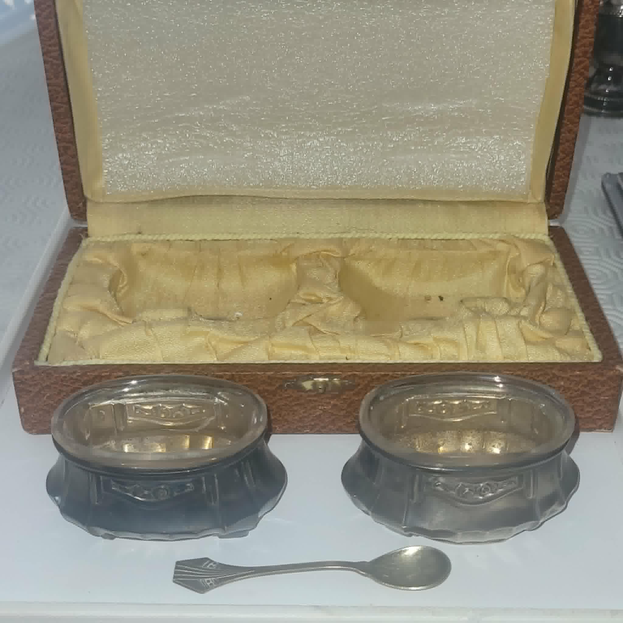 COFFRET DE 2 SALERONS EN ARGENT