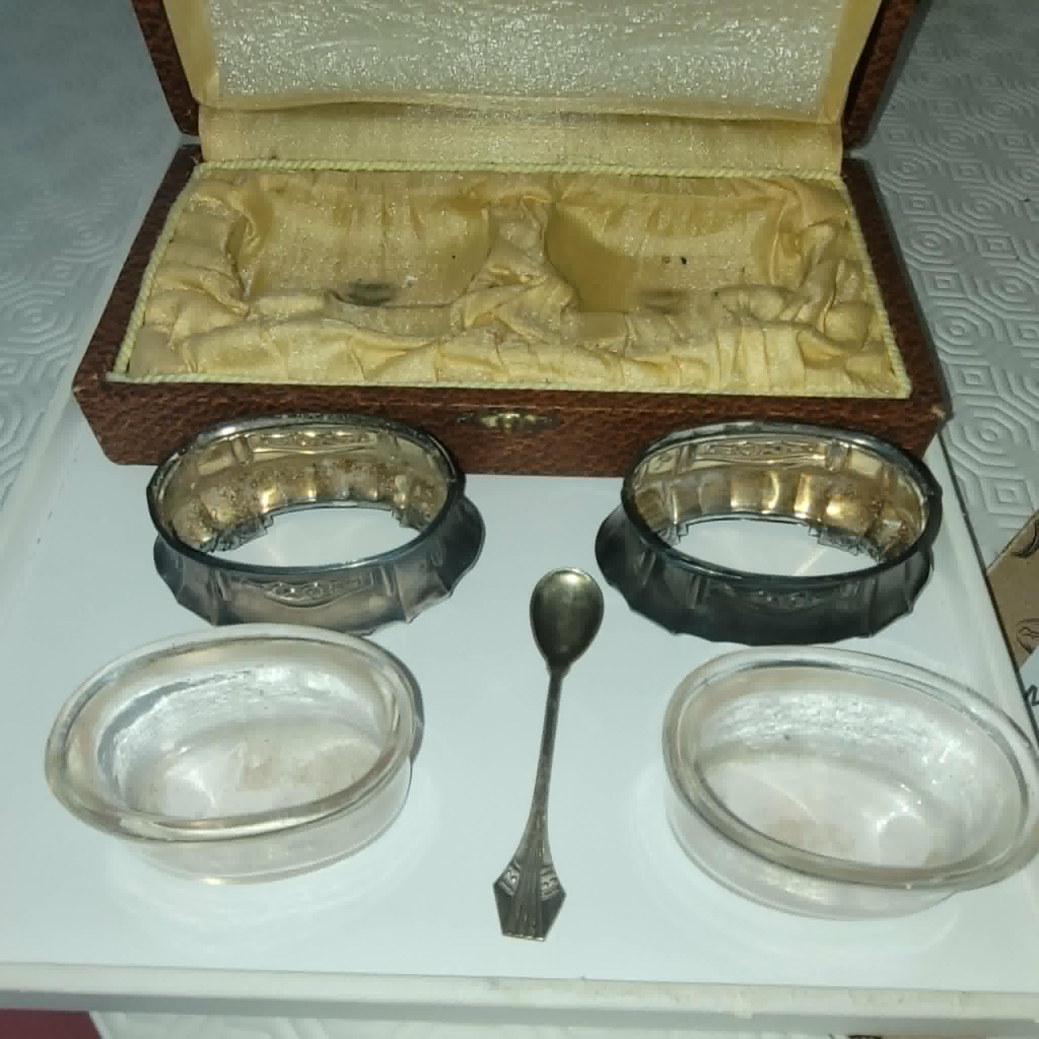COFFRET DE 2 SALERONS EN ARGENT