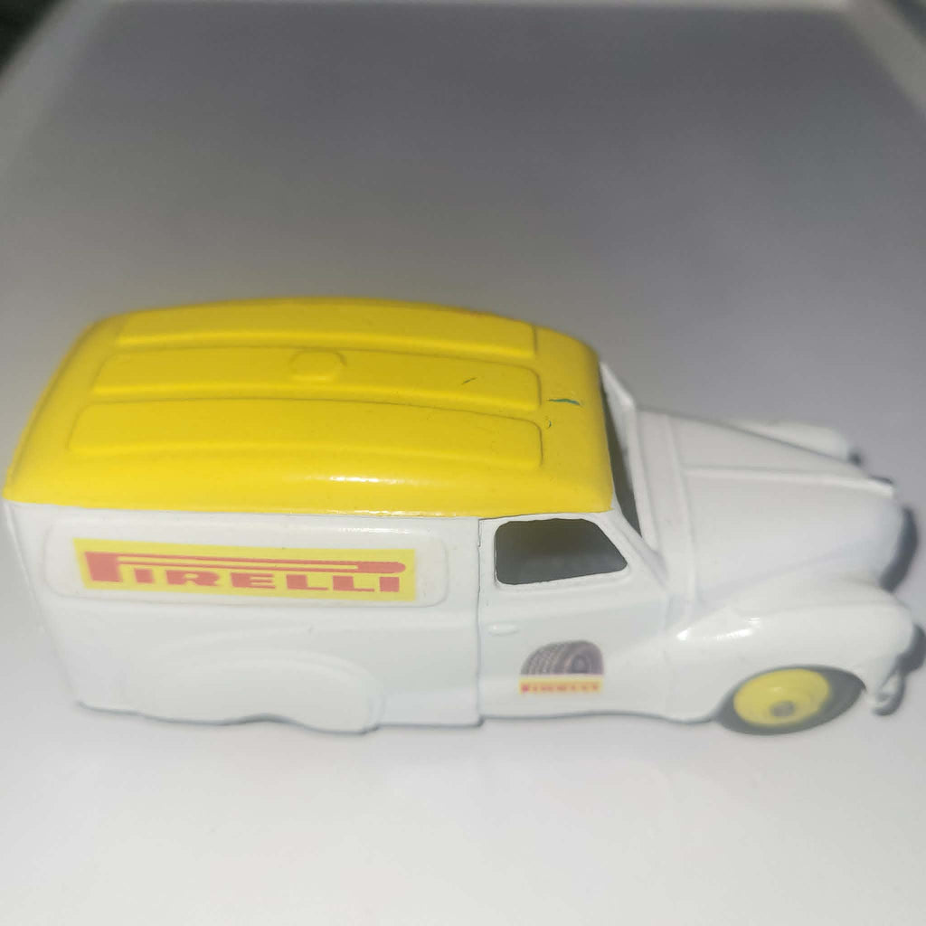 DINKY TOYS AUSTIN