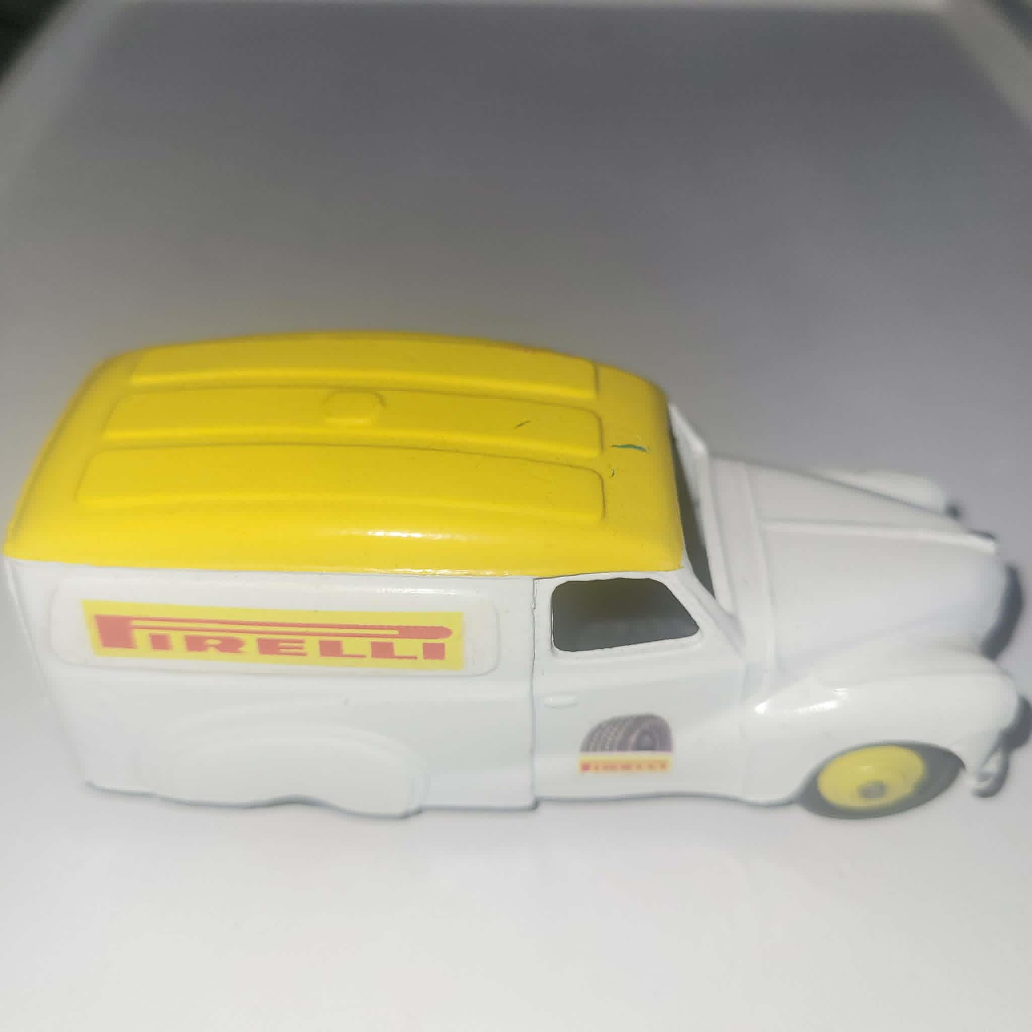 DINKY TOYS AUSTIN