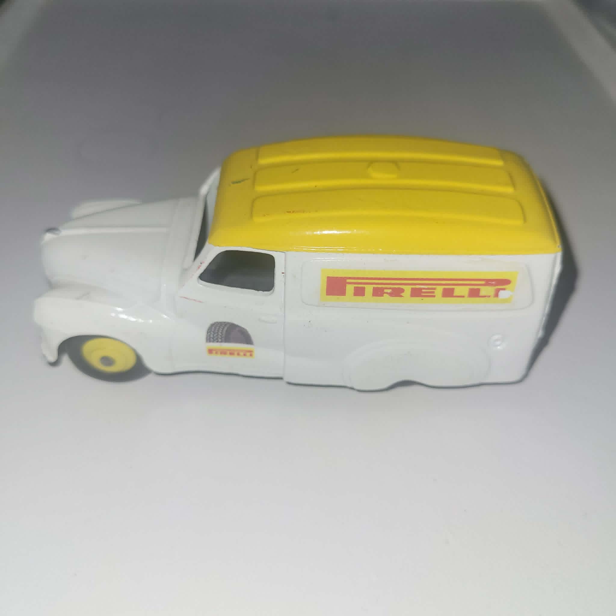 DINKY TOYS AUSTIN