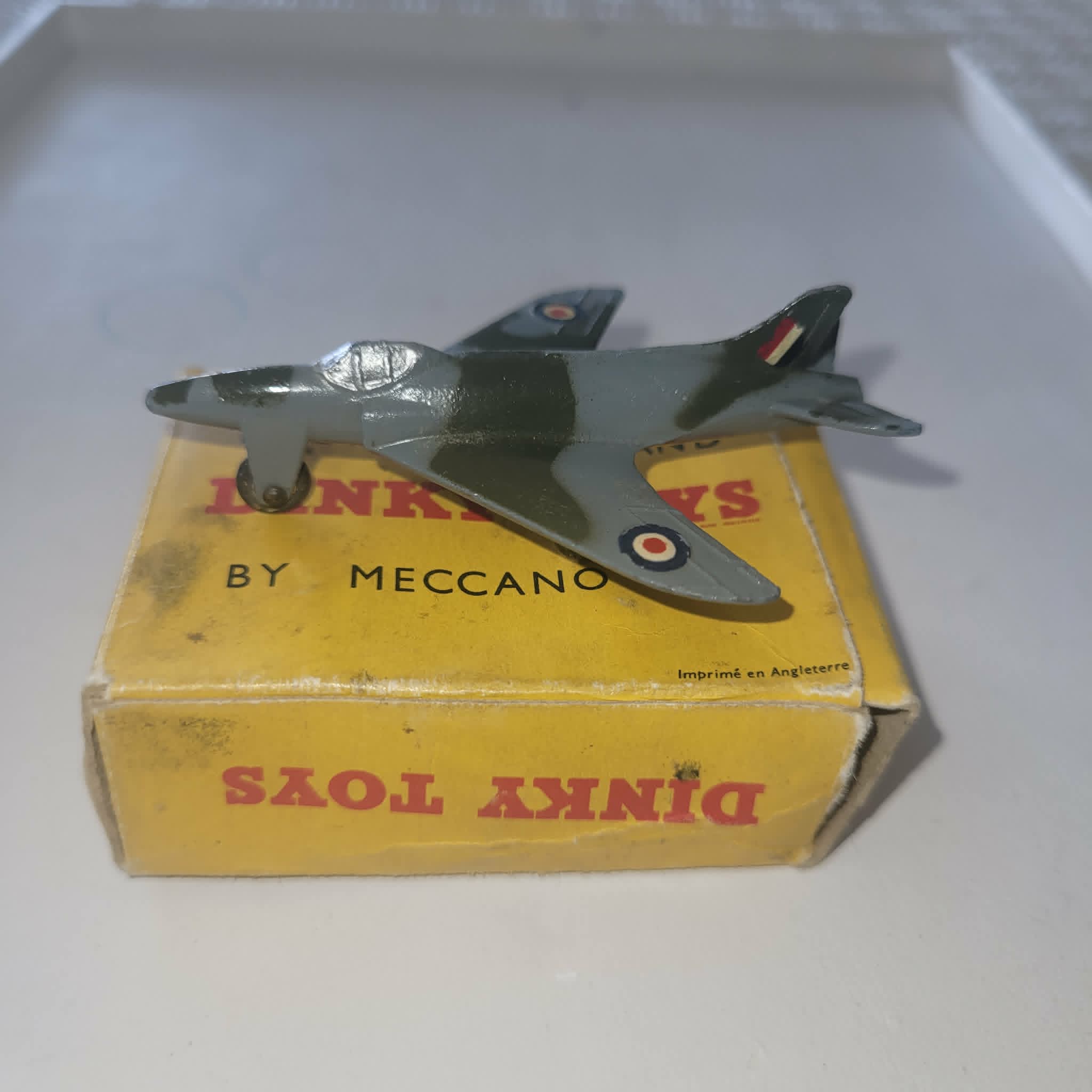DINKY TOYS AVION