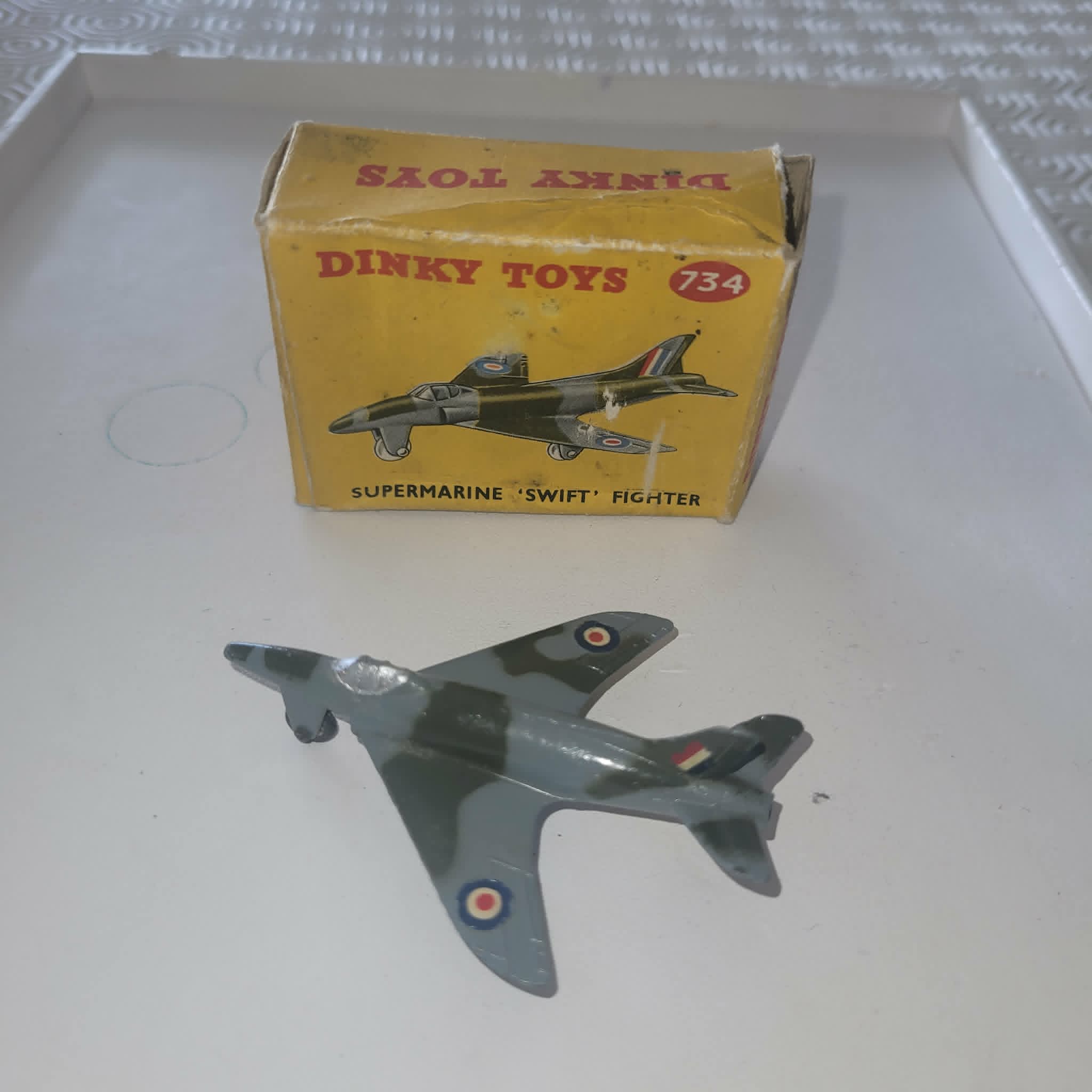 DINKY TOYS AVION