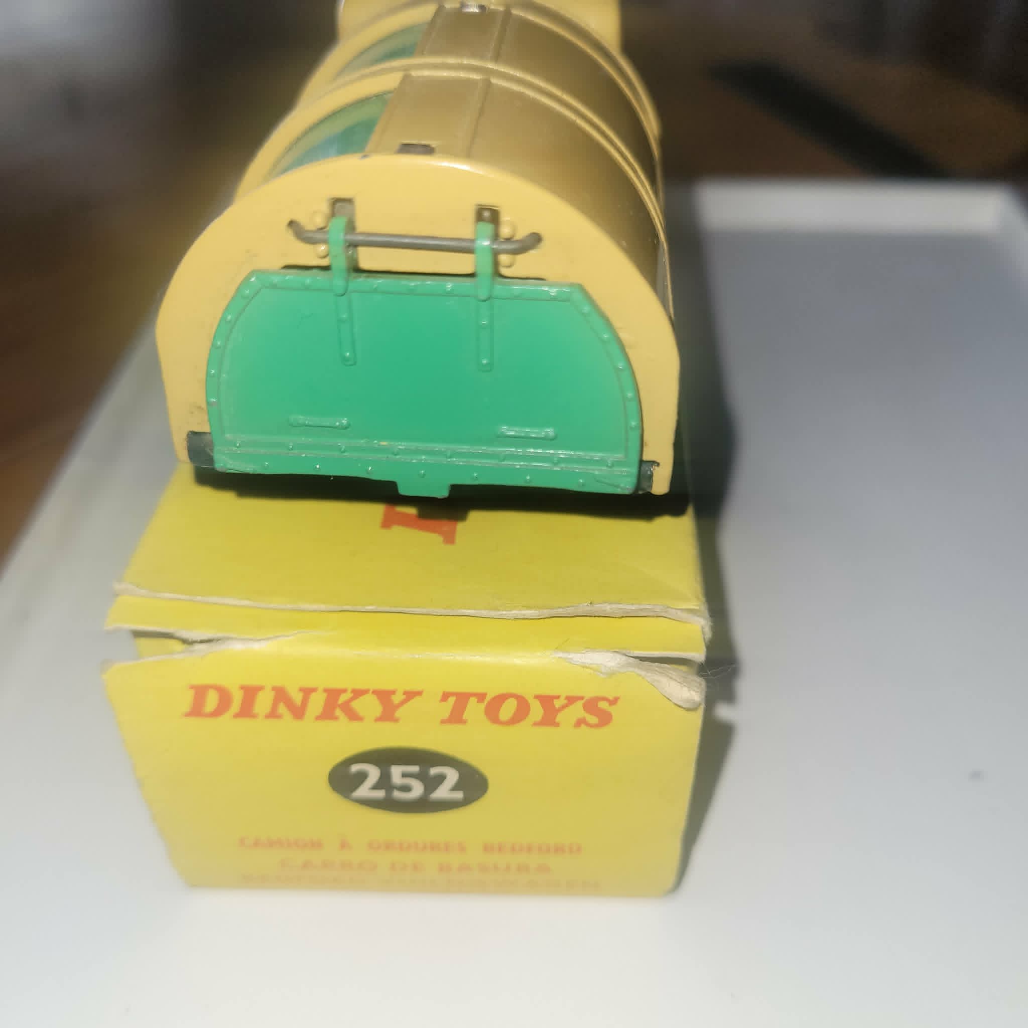 DINKY TOYS 252