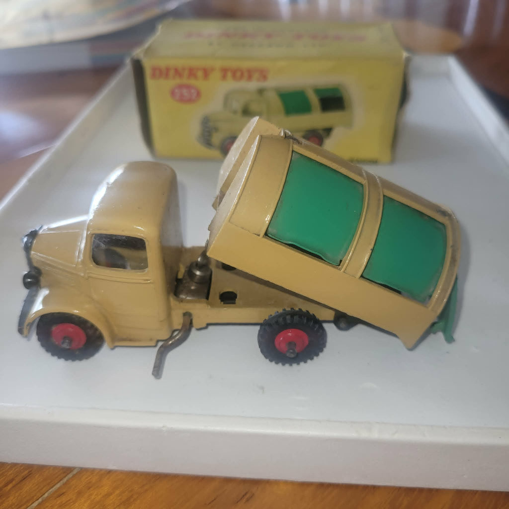 DINKY TOYS 252