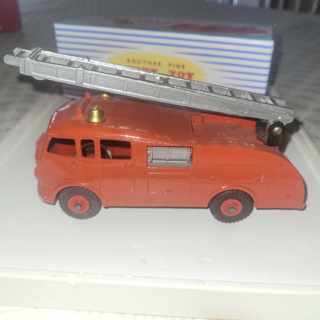 DINKY TOYS COMMER