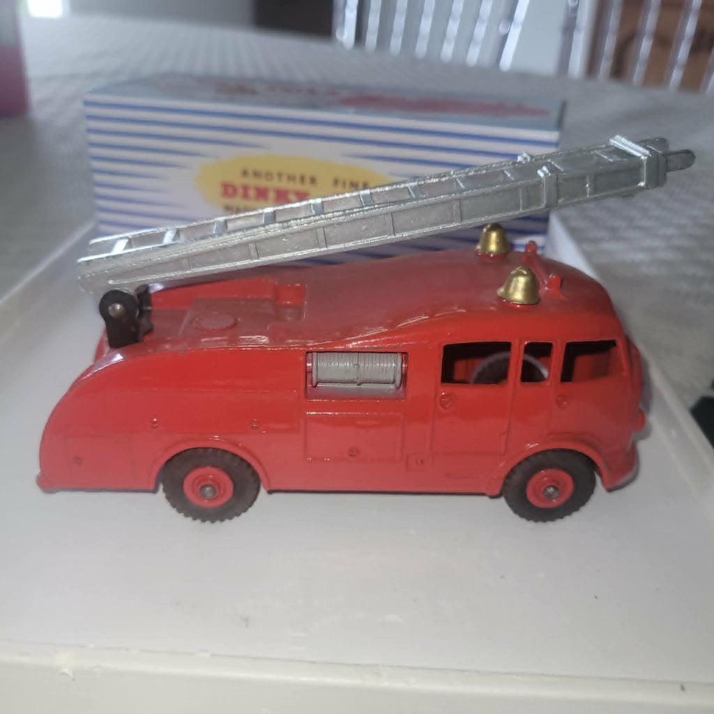 DINKY TOYS COMMER