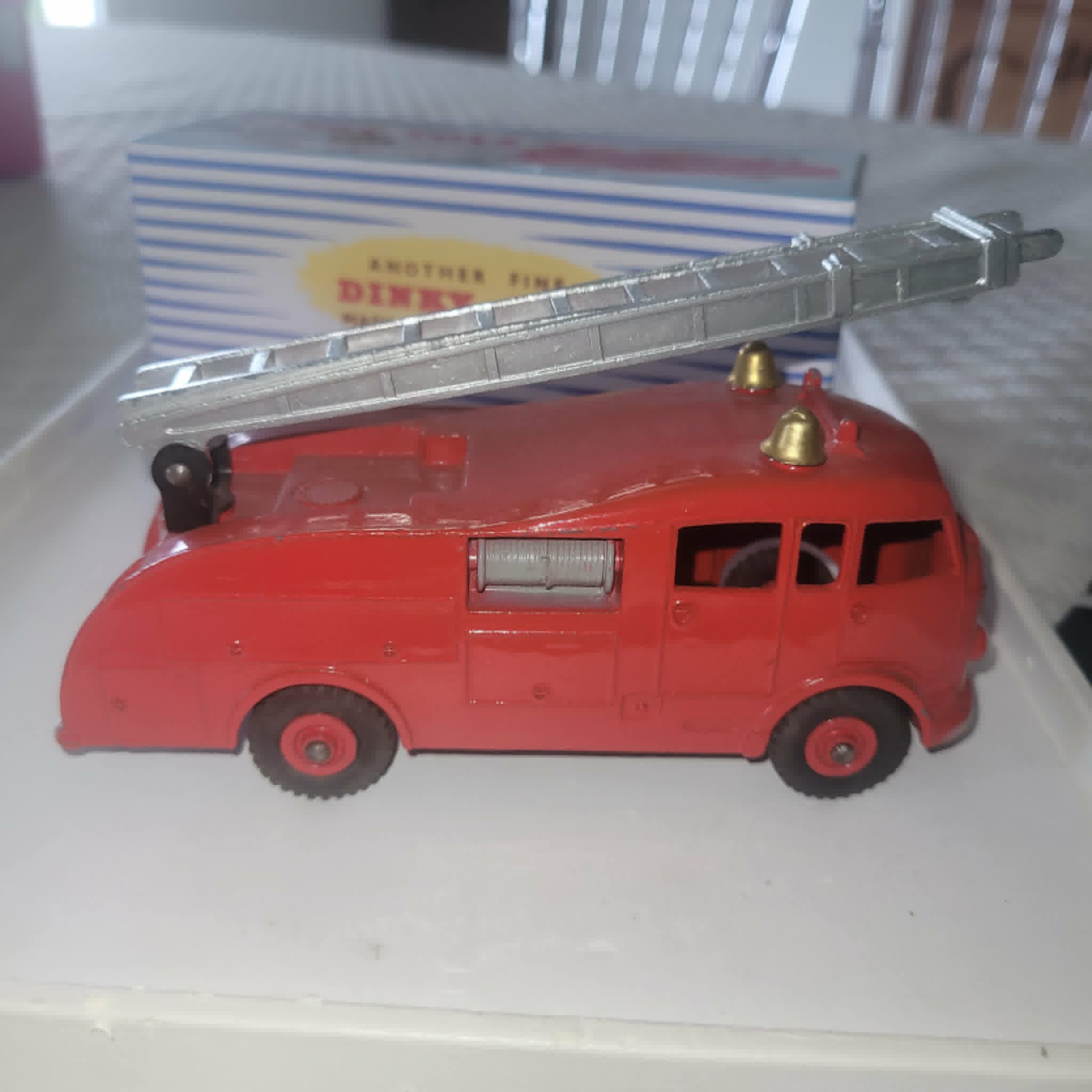 DINKY TOYS COMMER