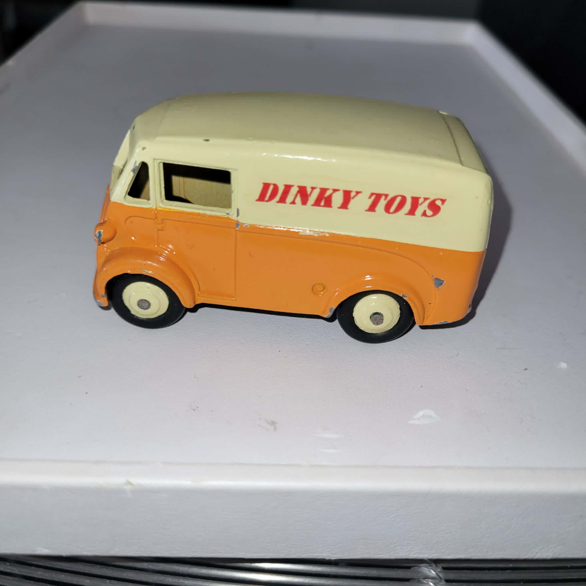 DINKY TOYS MORRIS