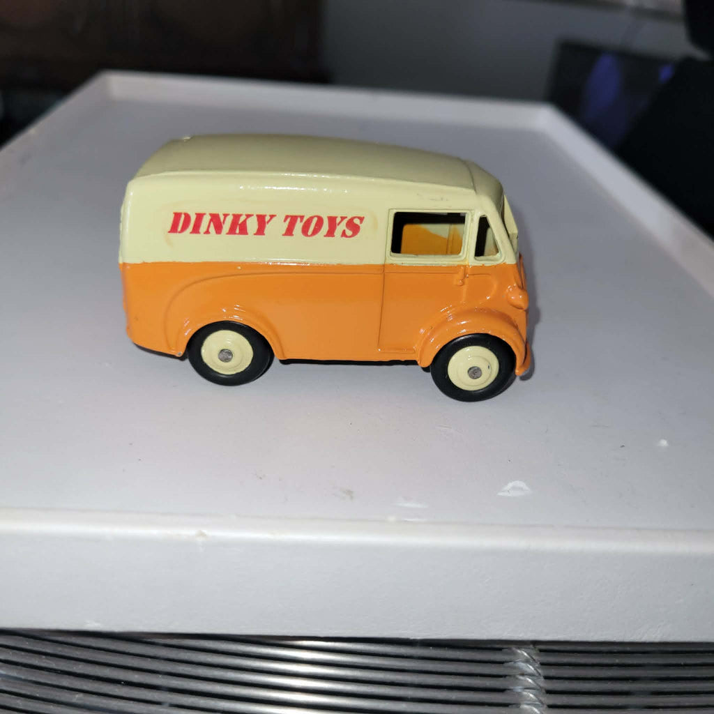 DINKY TOYS MORRIS