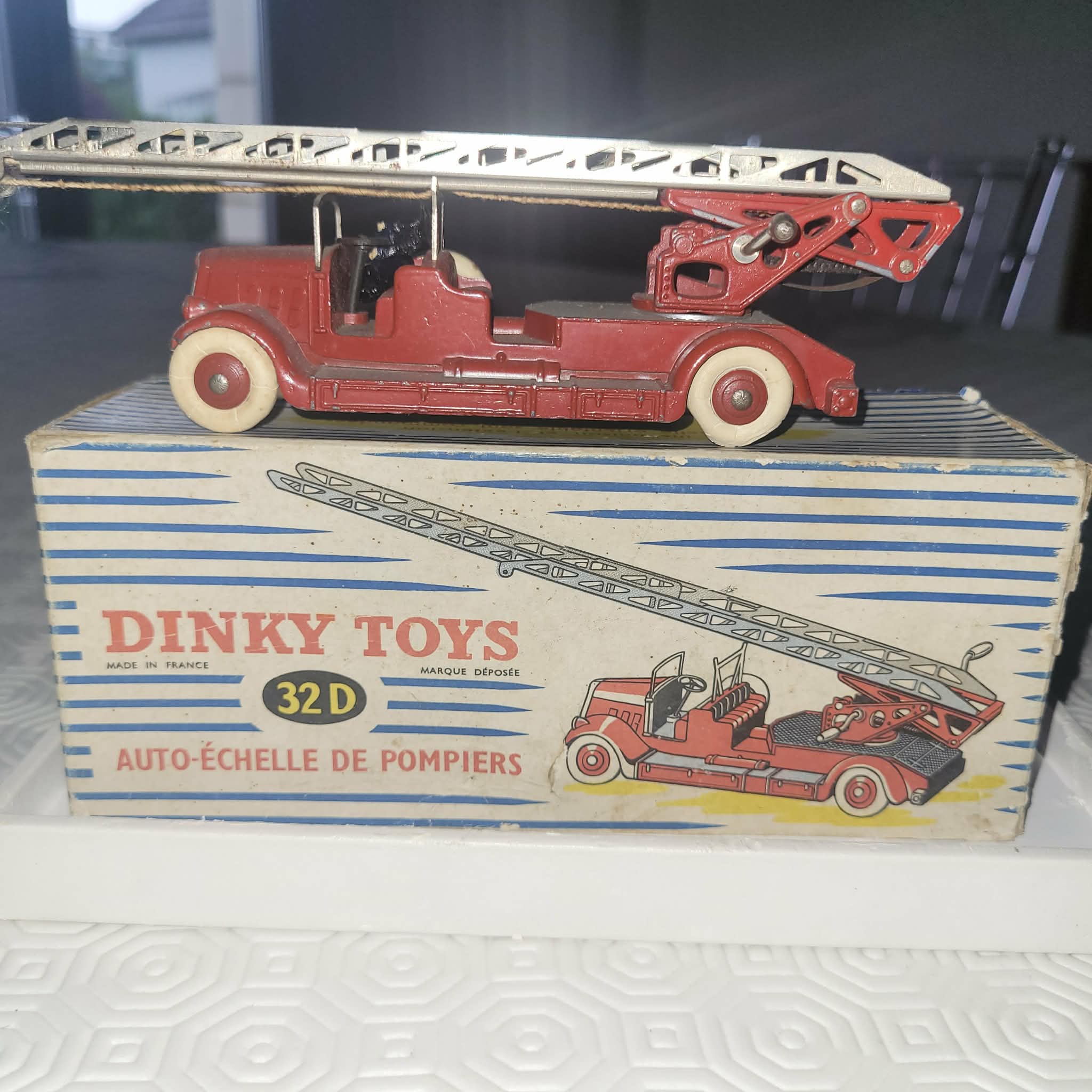 DINKY TOY POMPIER