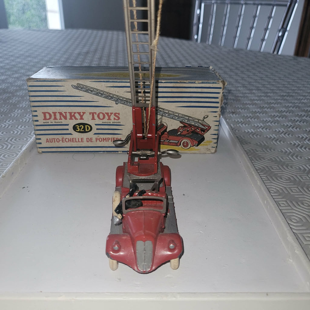 DINKY TOY POMPIER