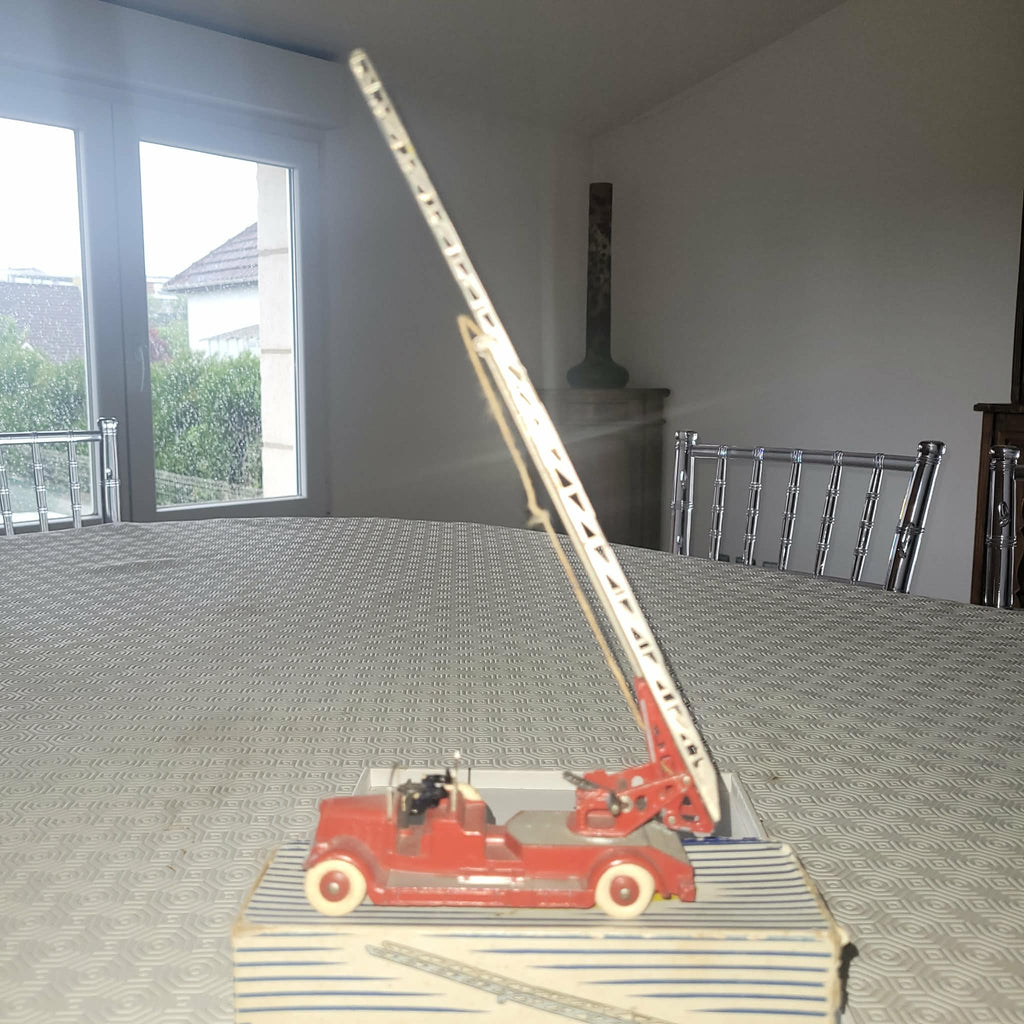 DINKY TOY POMPIER