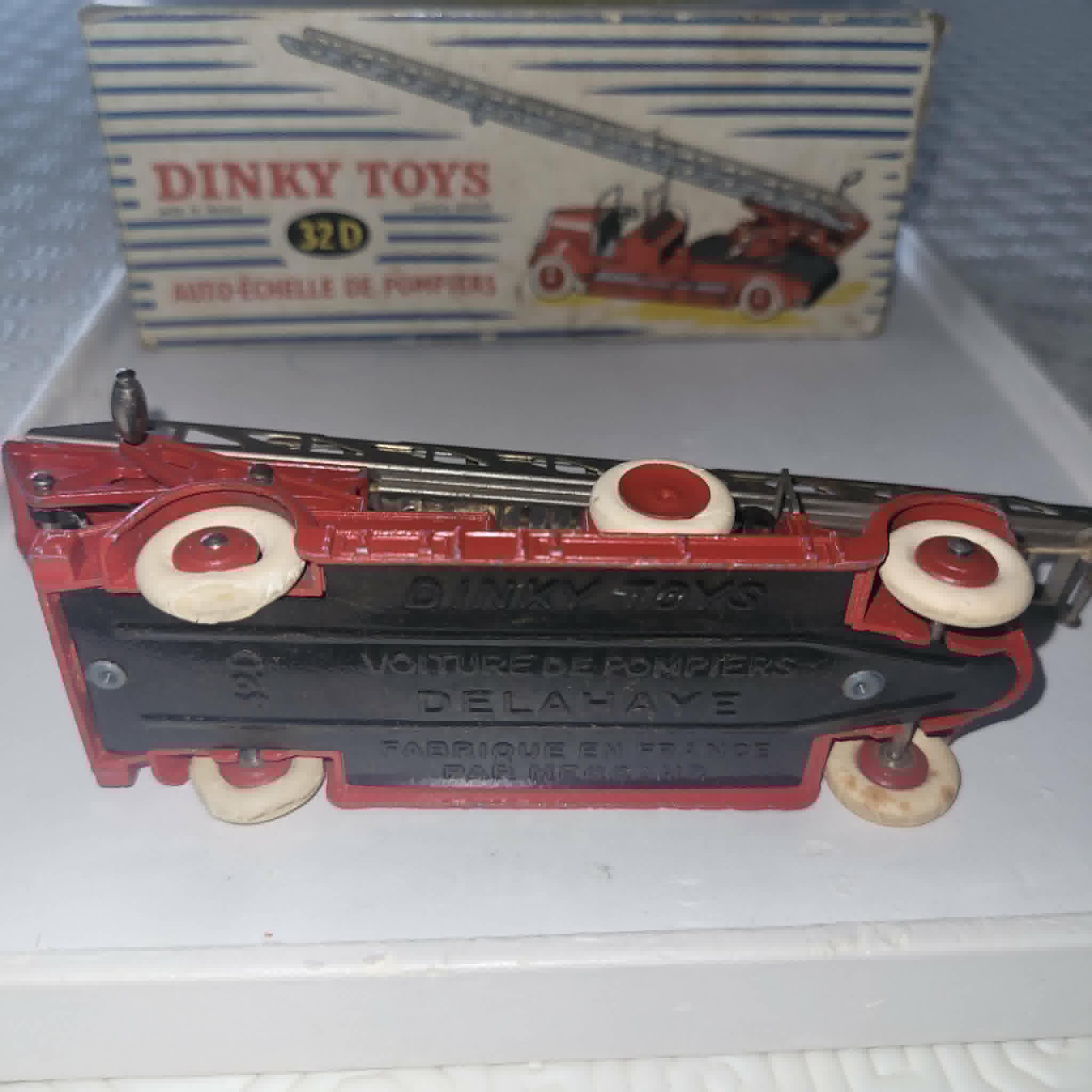 DINKY TOY POMPIER
