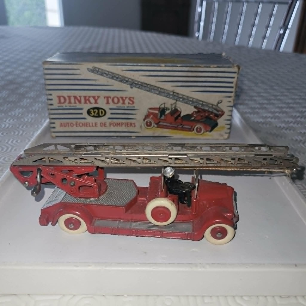 DINKY TOY POMPIER