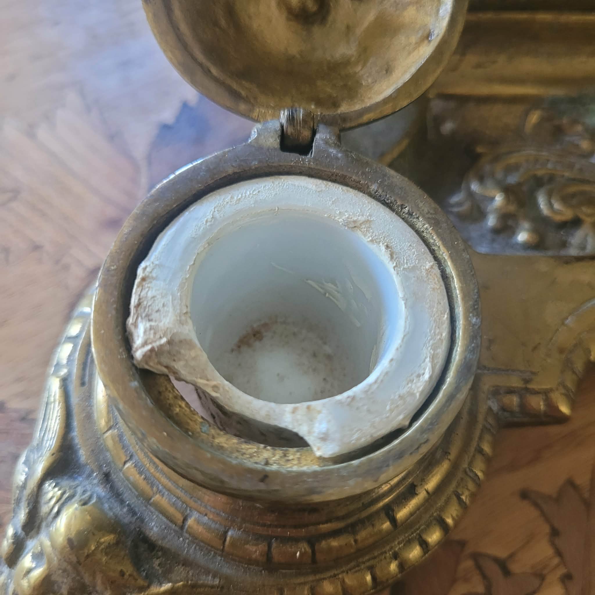 ENCRIER EN BRONZE DORé