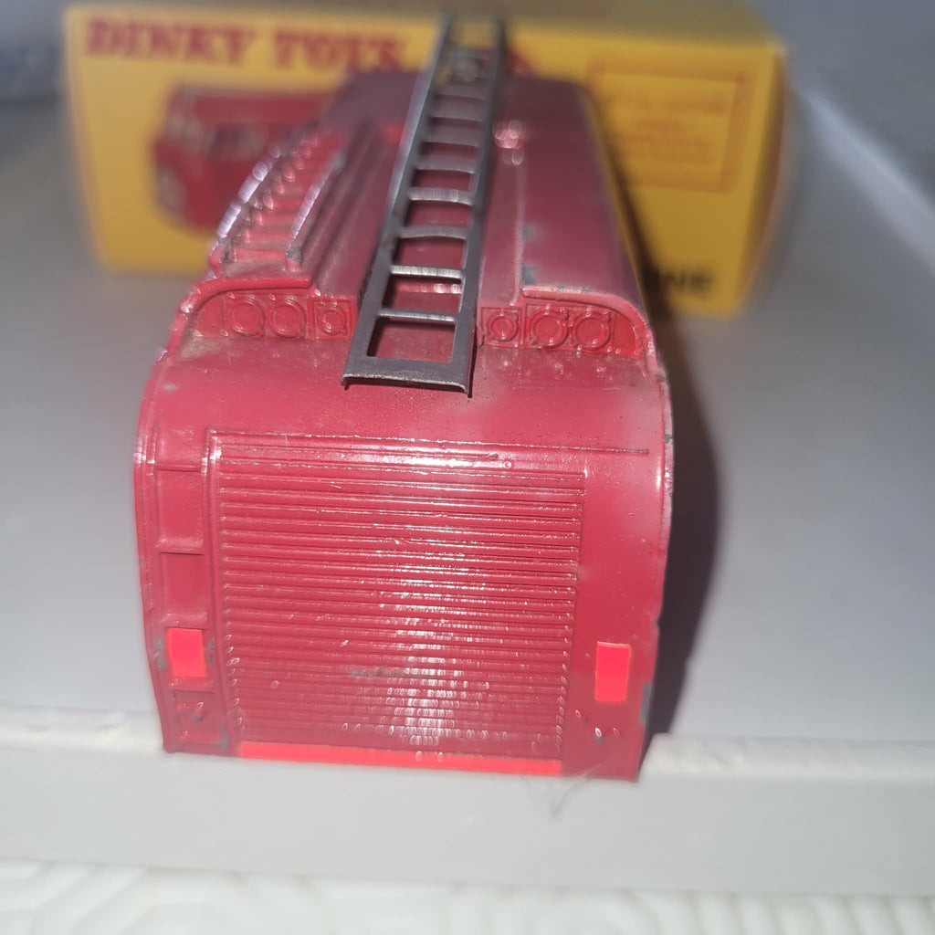 DINKY TOYS FIRE ENGINE