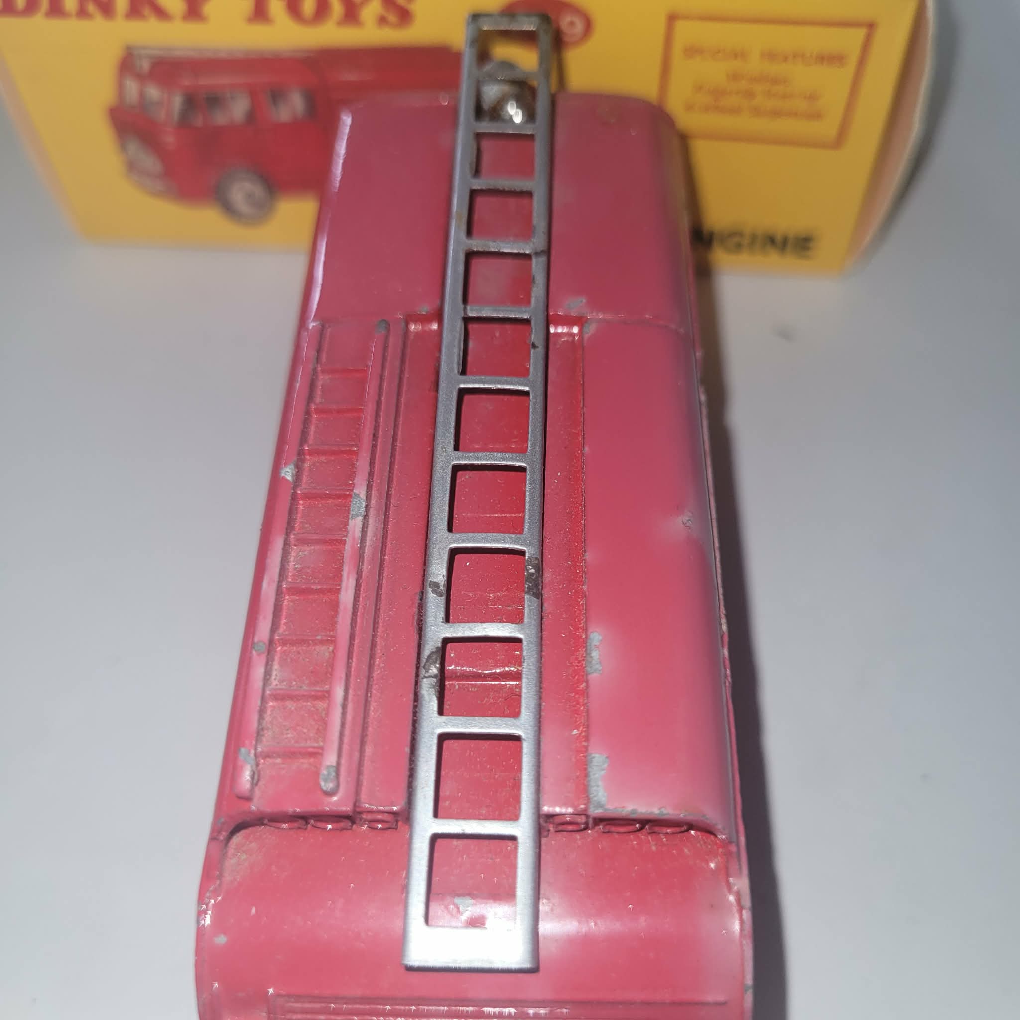 DINKY TOYS FIRE ENGINE