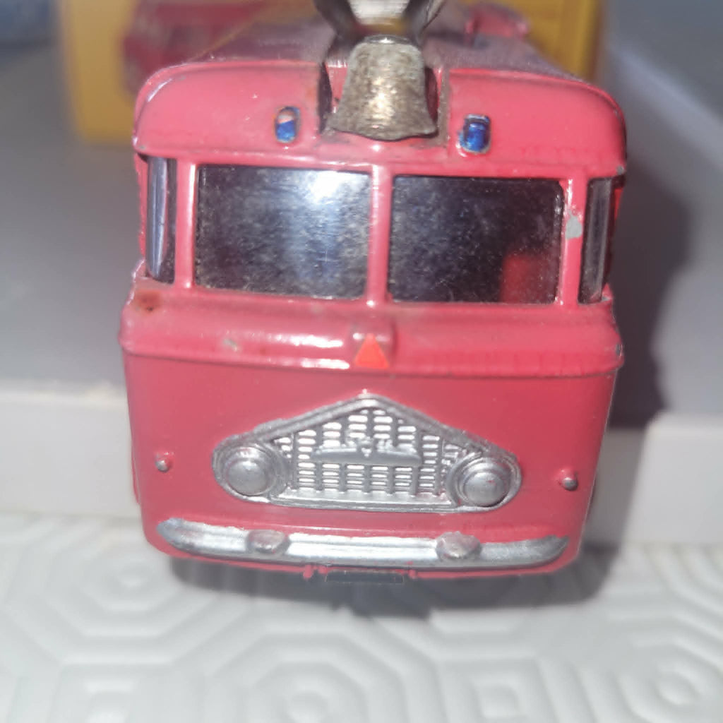 DINKY TOYS FIRE ENGINE