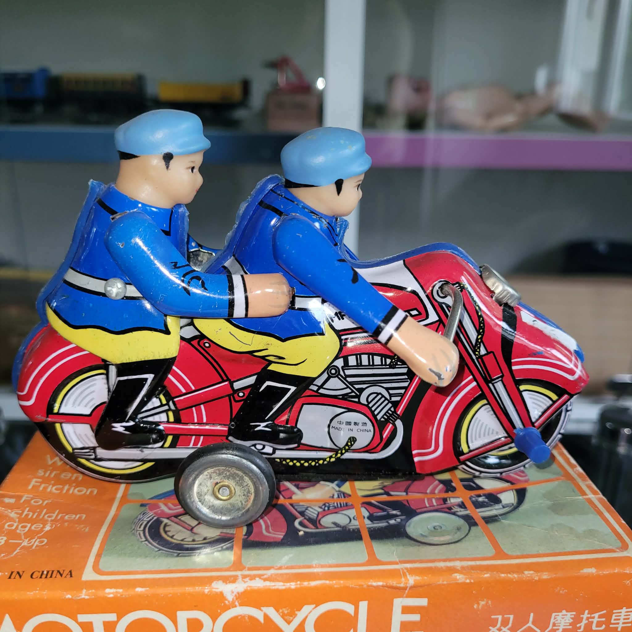 MOTORCYCLE A FRICTION