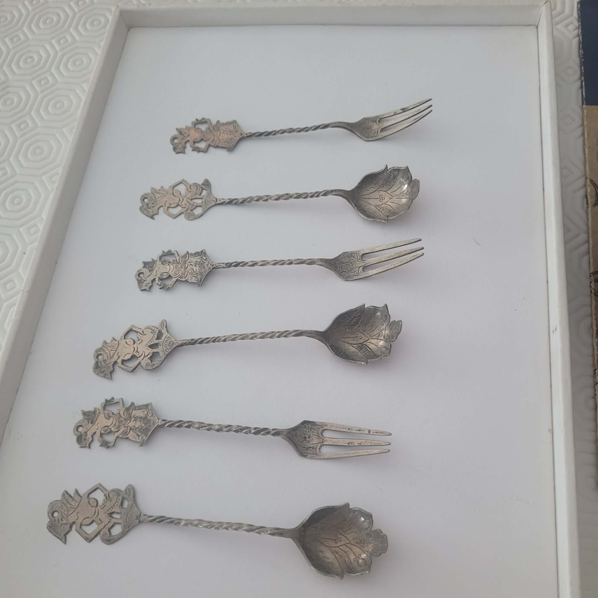 PORTE COUVERTS EN ARGENT