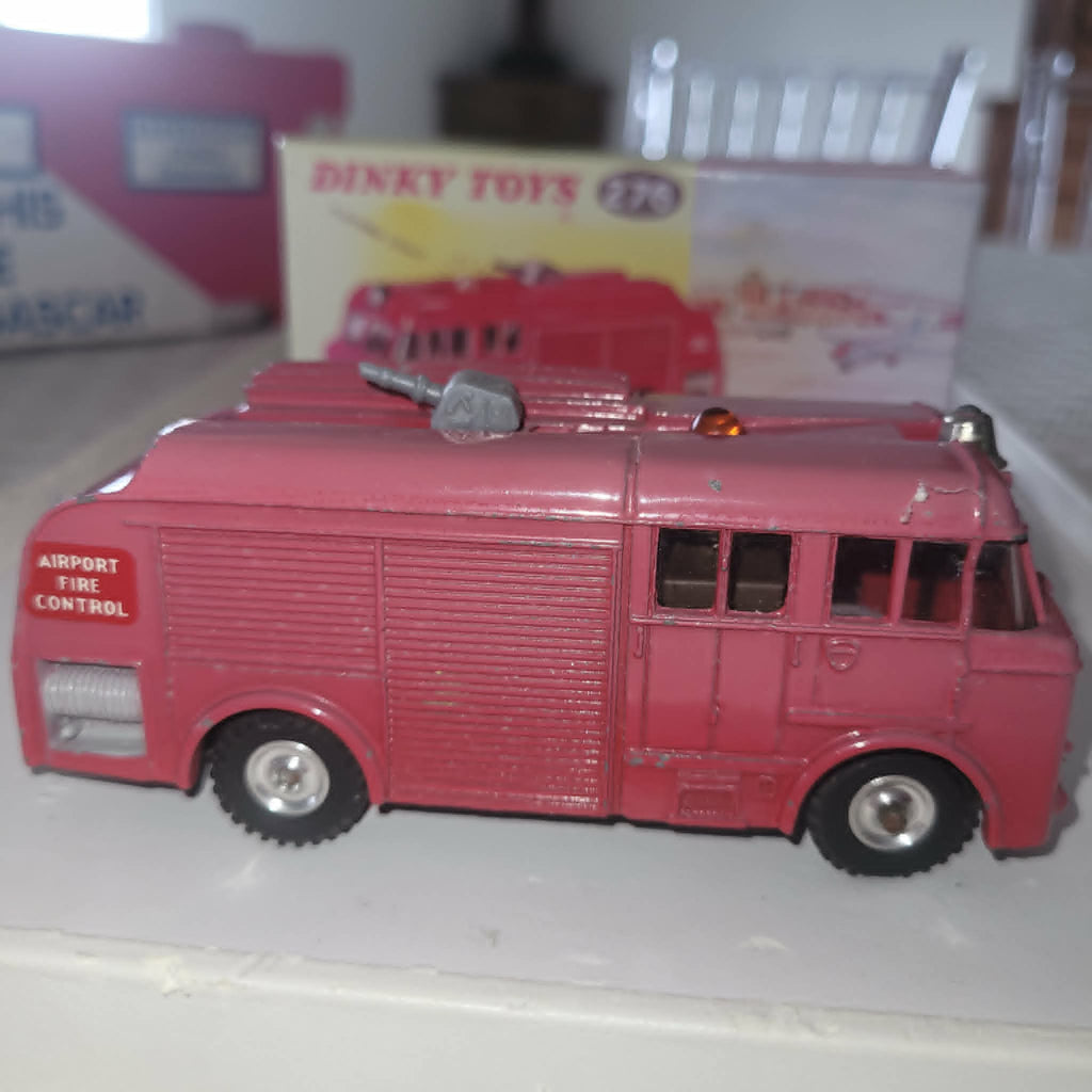 DINKY TOYS AIRPORT