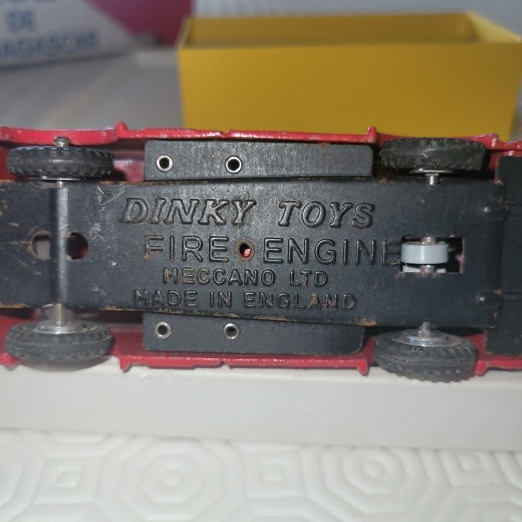 DINKY TOYS AIRPORT