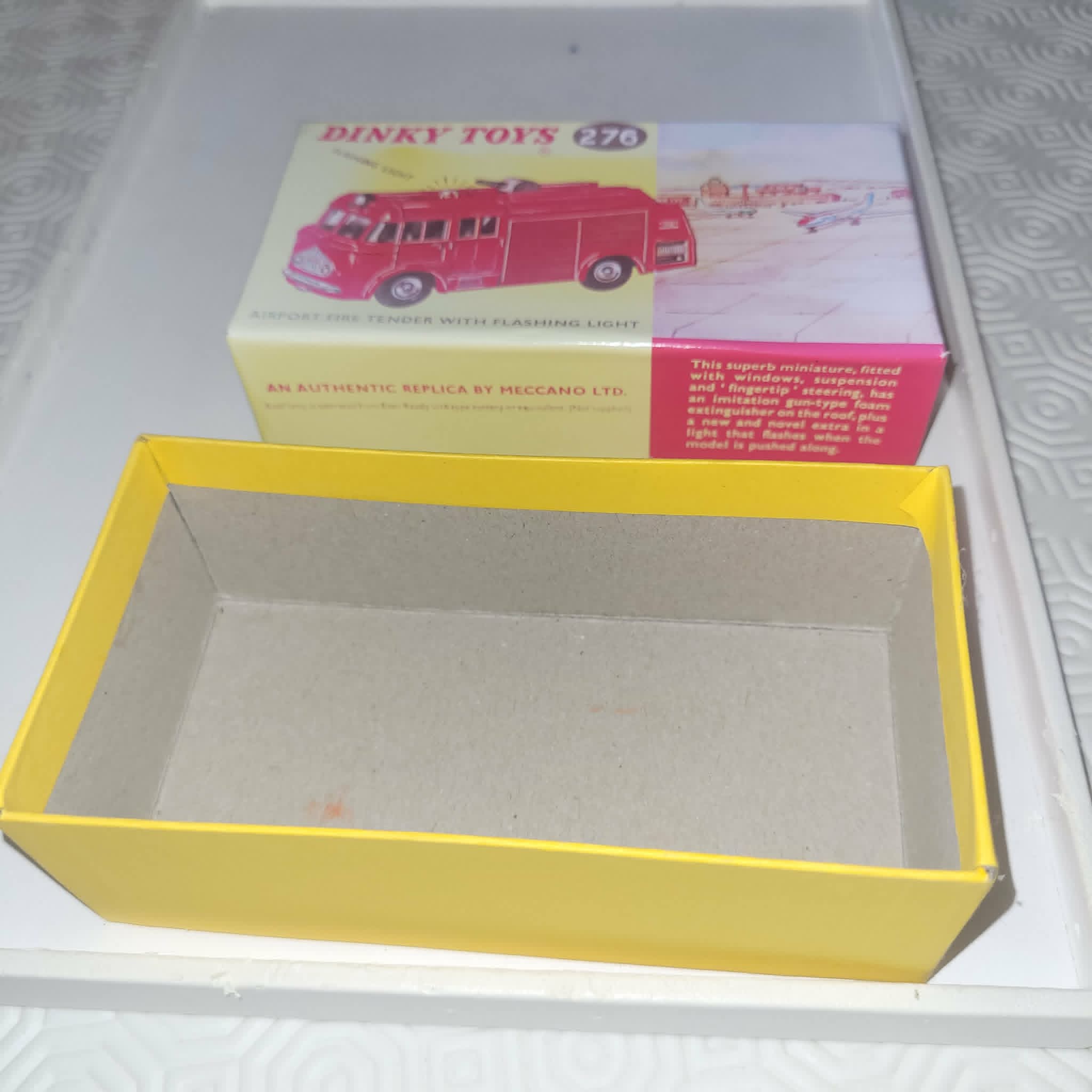 DINKY TOYS AIRPORT