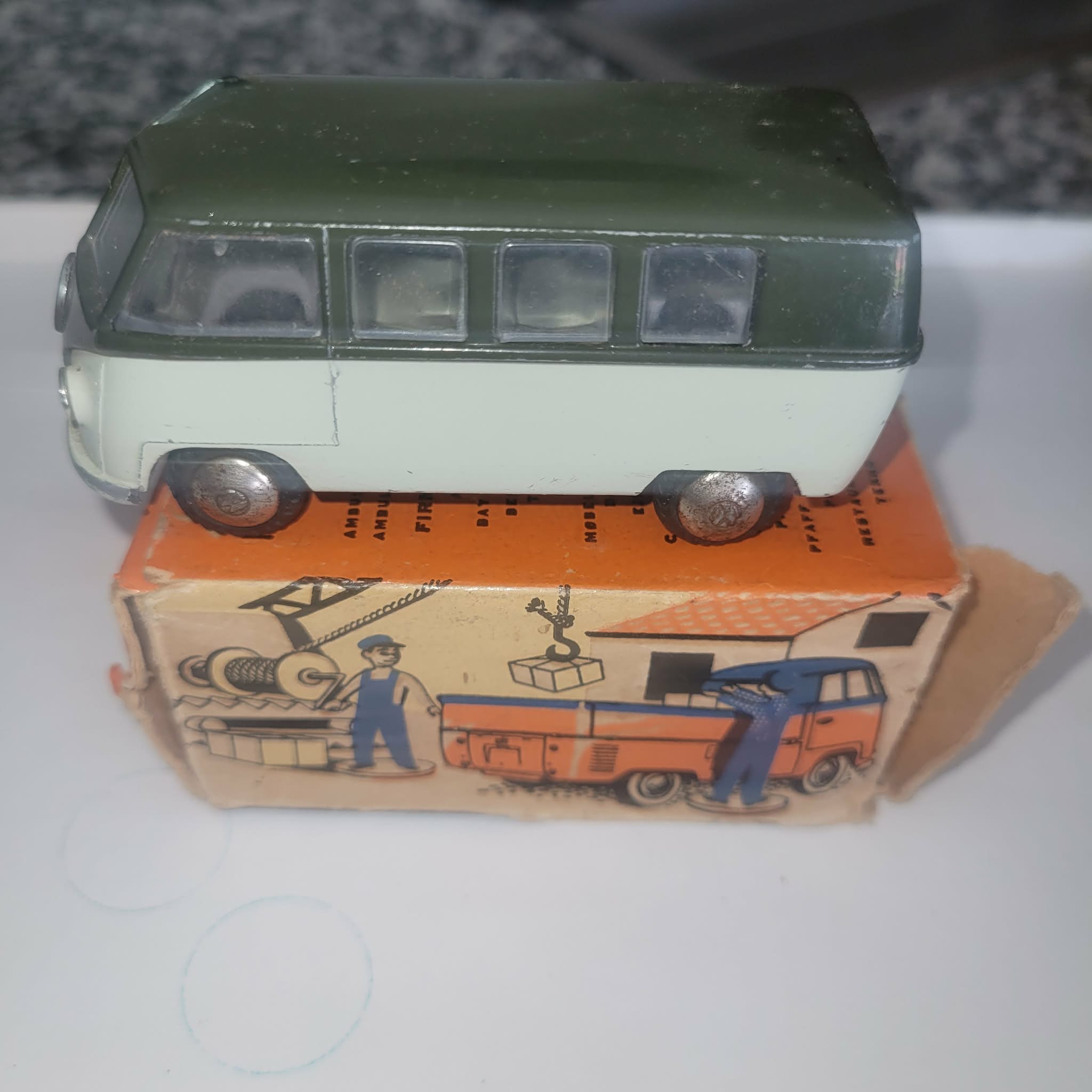 VOLKSWAGEN COMBI