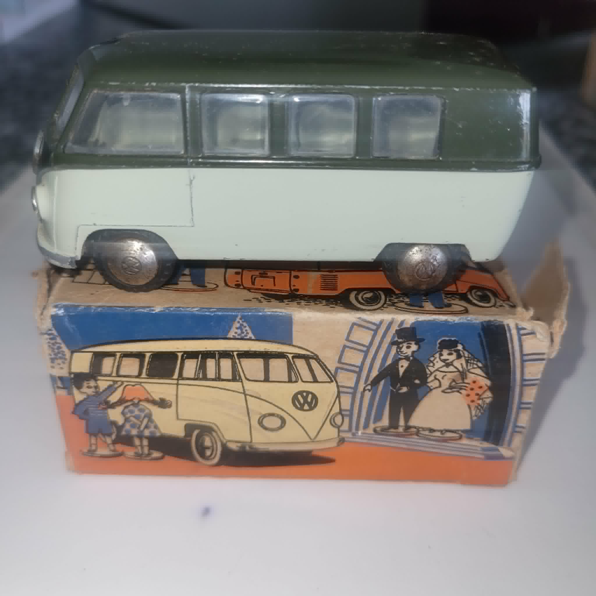 VOLKSWAGEN COMBI