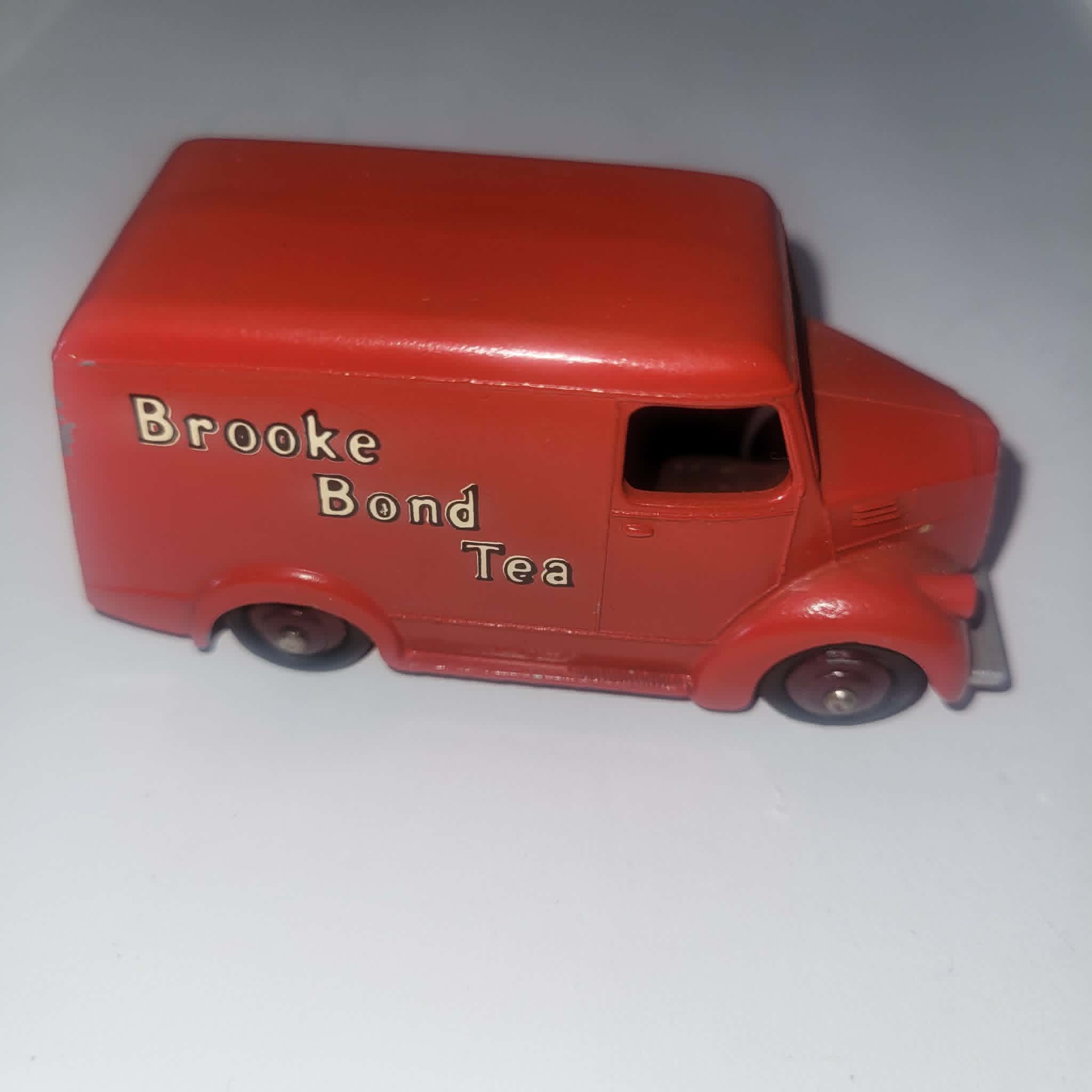 DINKY TOYS TROJAN