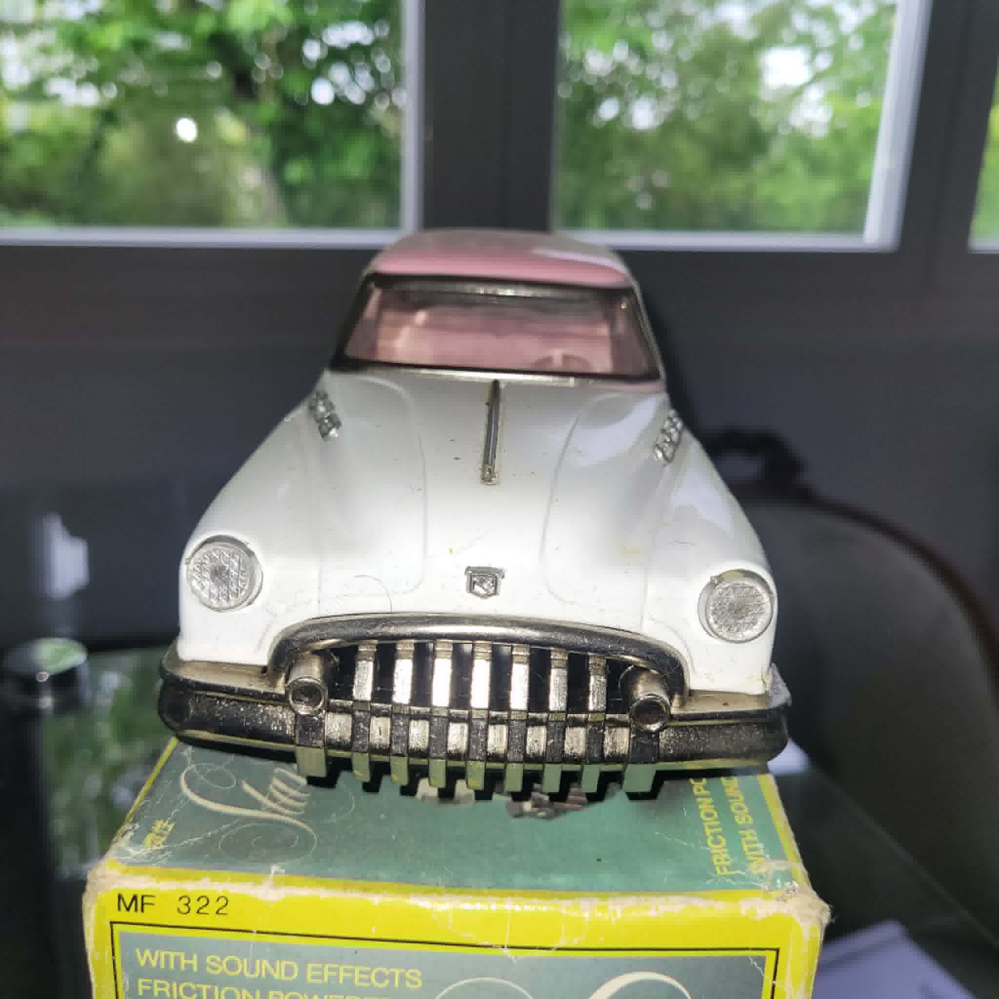 VOITURE SEDAN