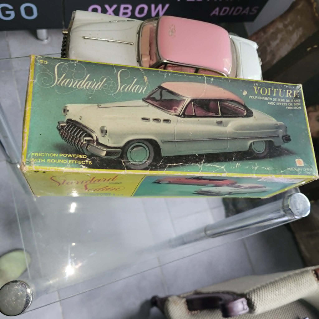 VOITURE SEDAN