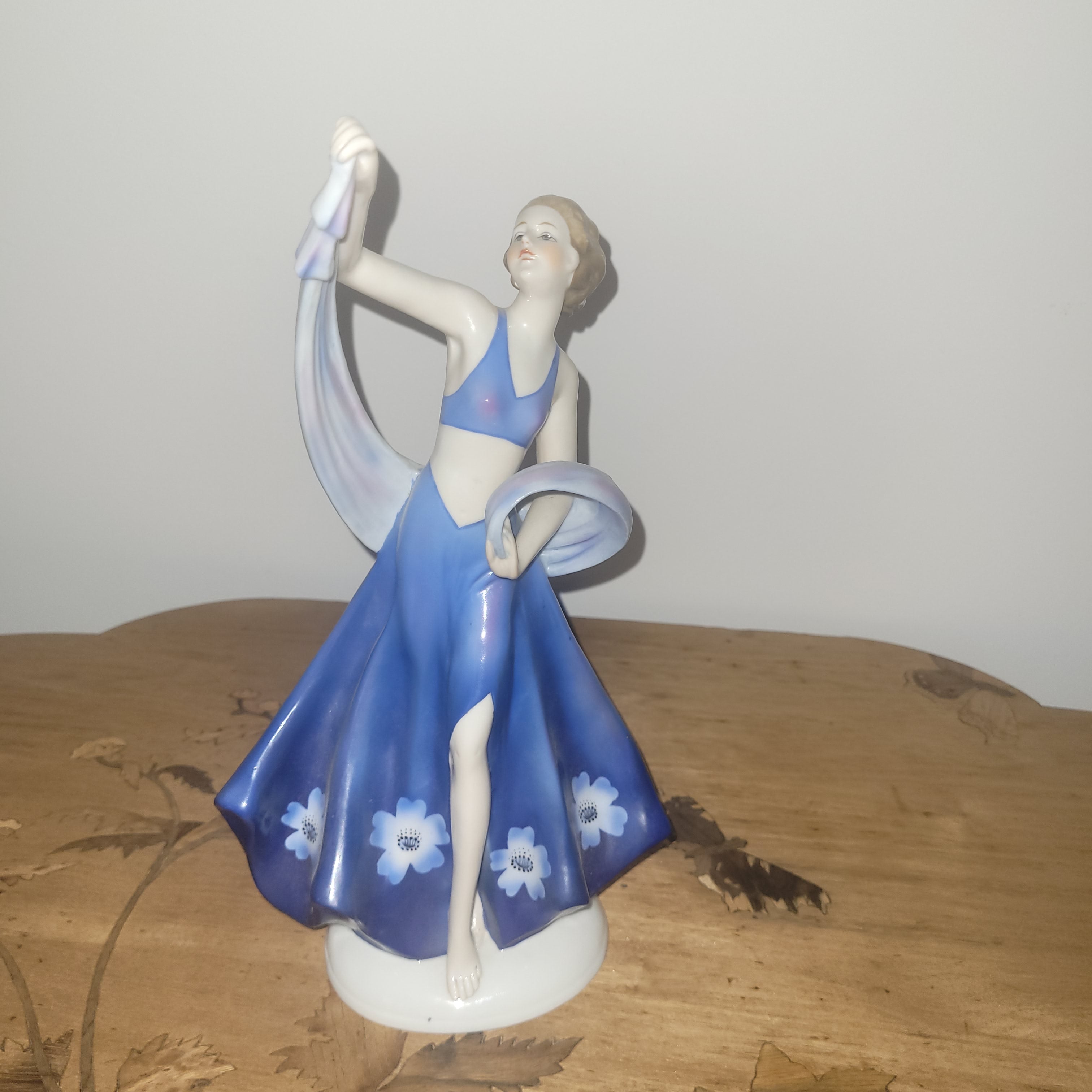 STATUE LILIAN HARVEY
