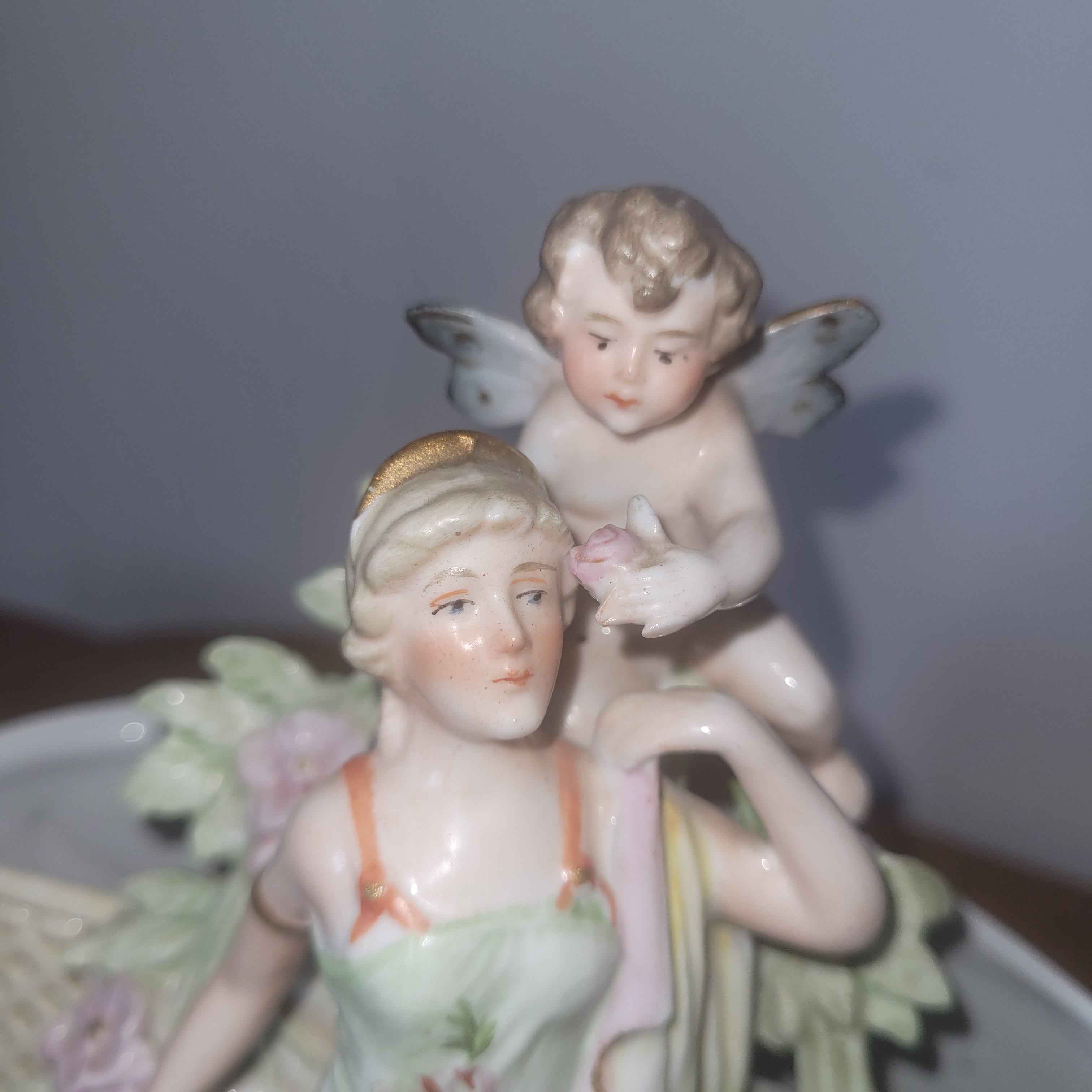 SCULPTURE EN BISCUIT