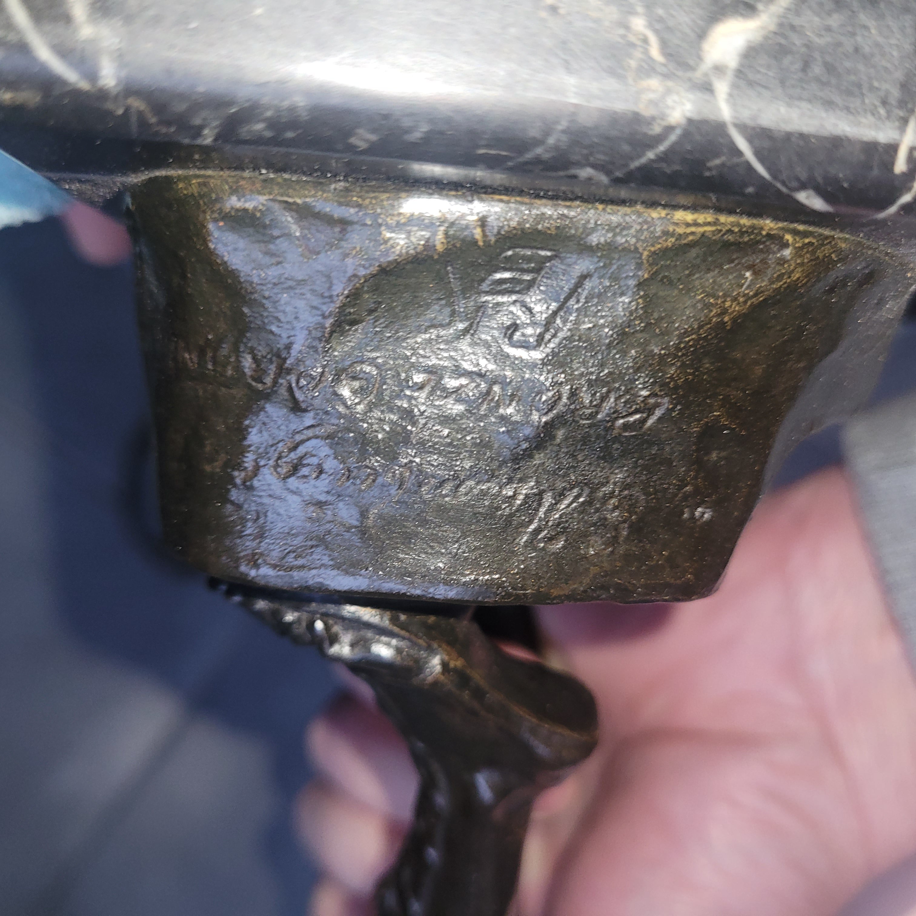 Bronze signature à identifiée