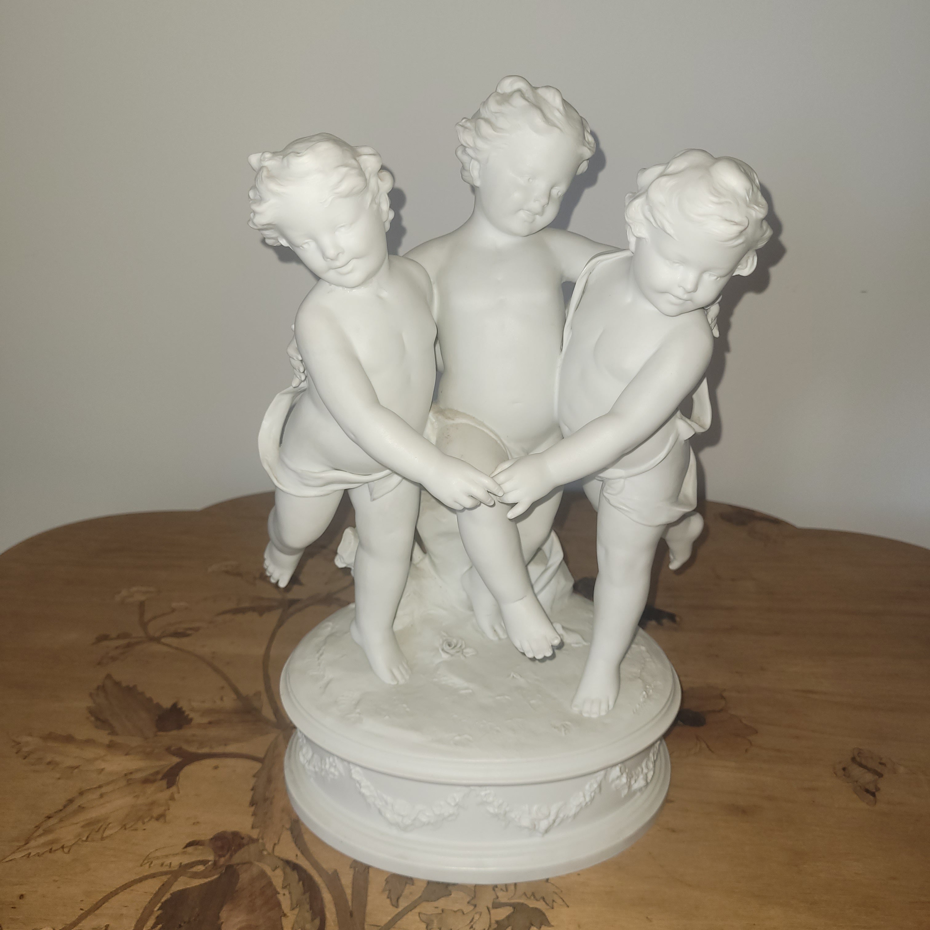 SCULPTURE EN BISCUIT