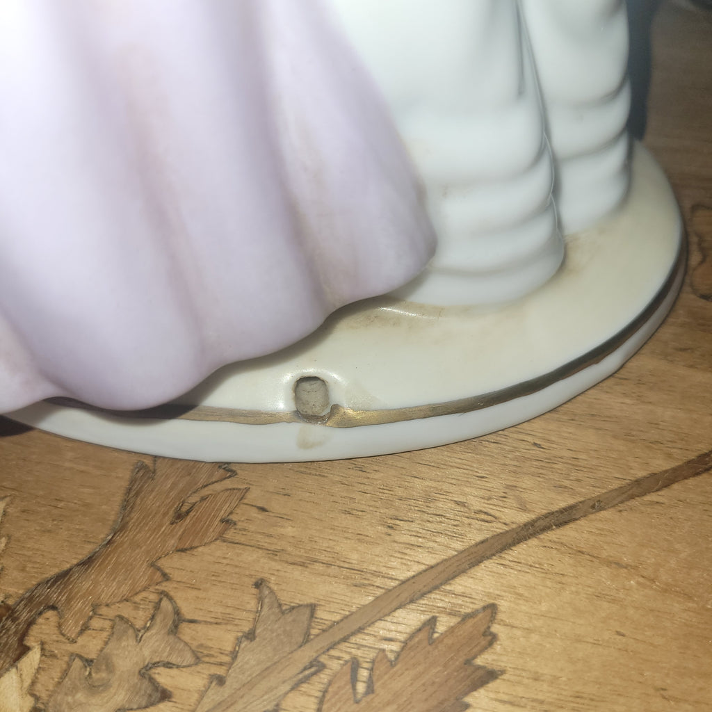 SCULPTURE EN BISCUIT