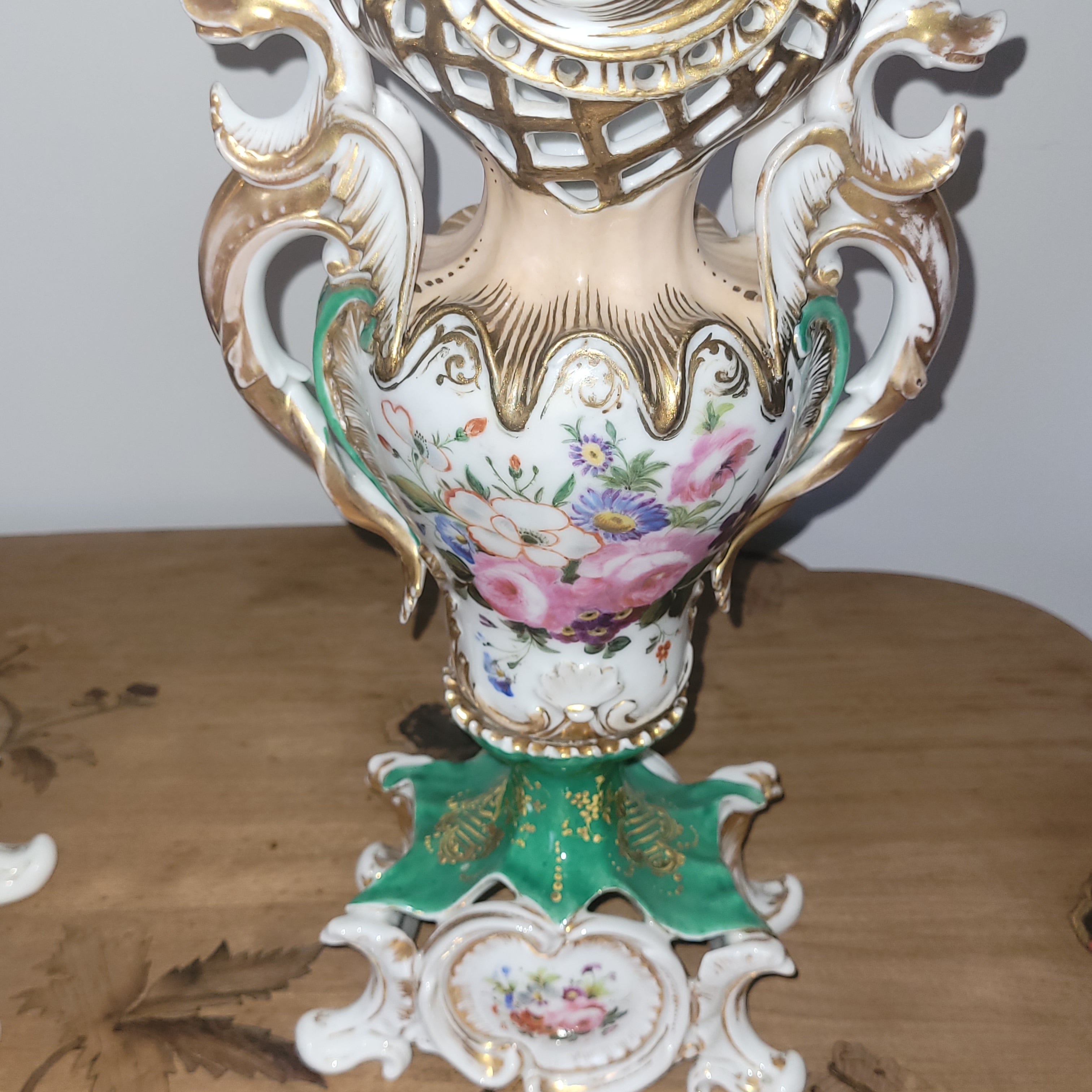 PAIRE DE VASES