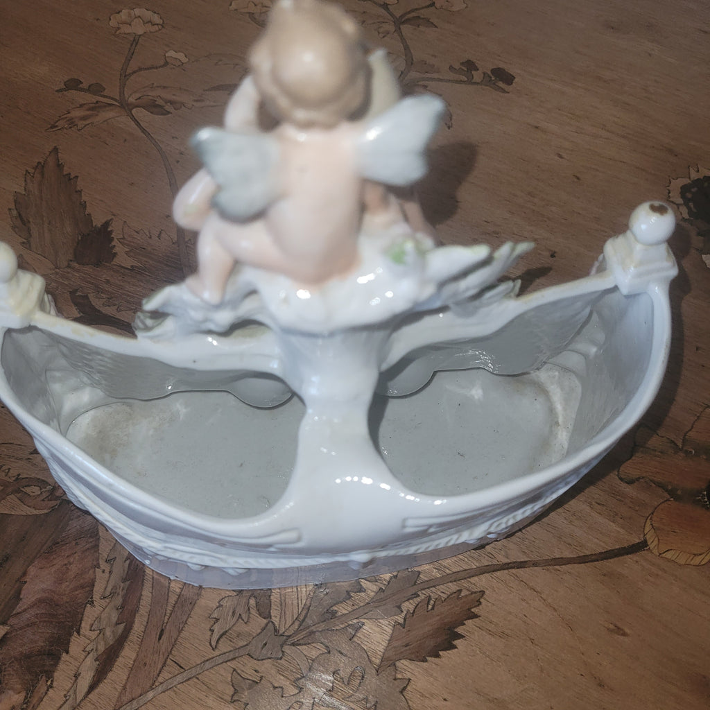 SCULPTURE EN BISCUIT