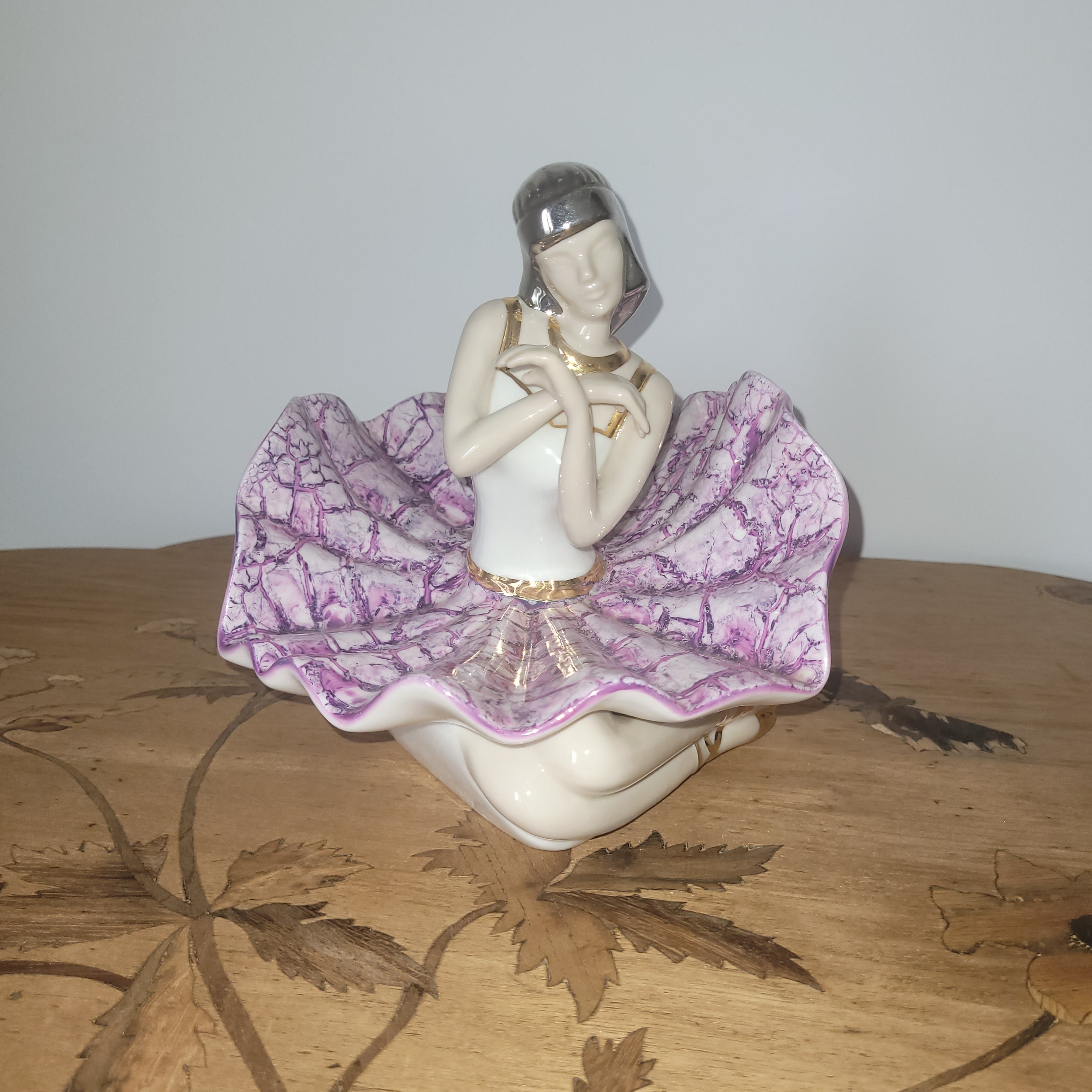 STATUE EN PORCELAINE