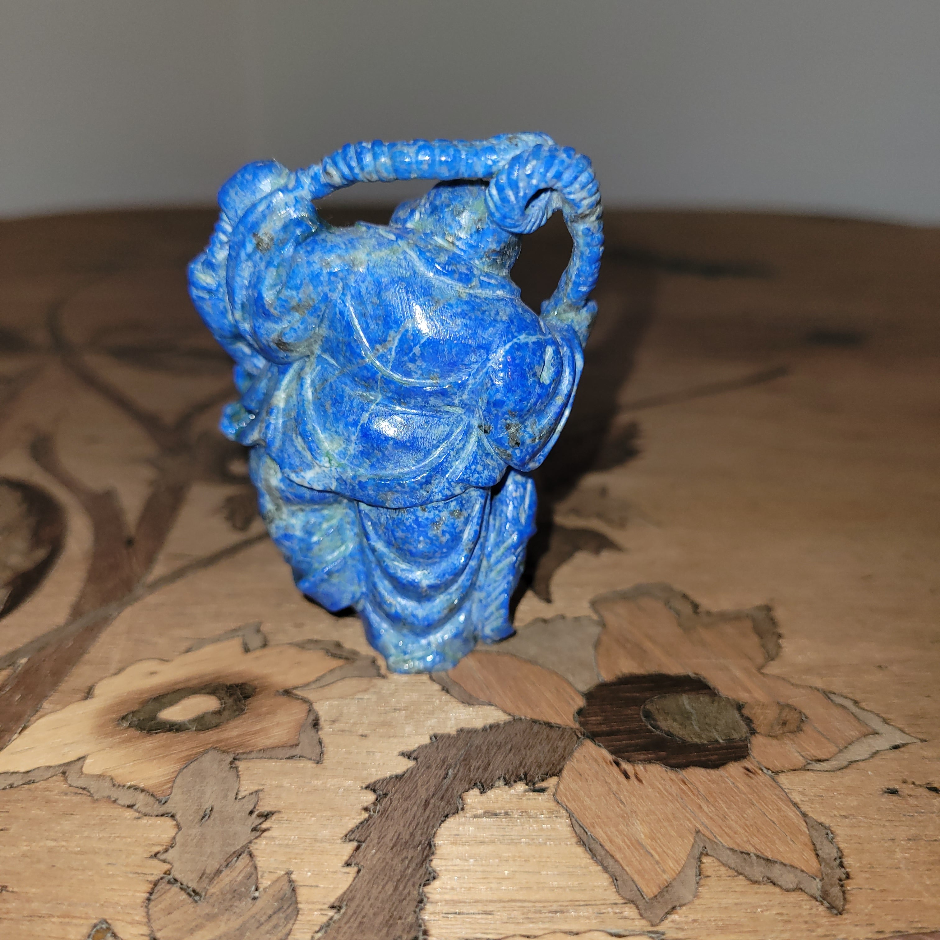 STATUETTE EN LAPIS LAZULI