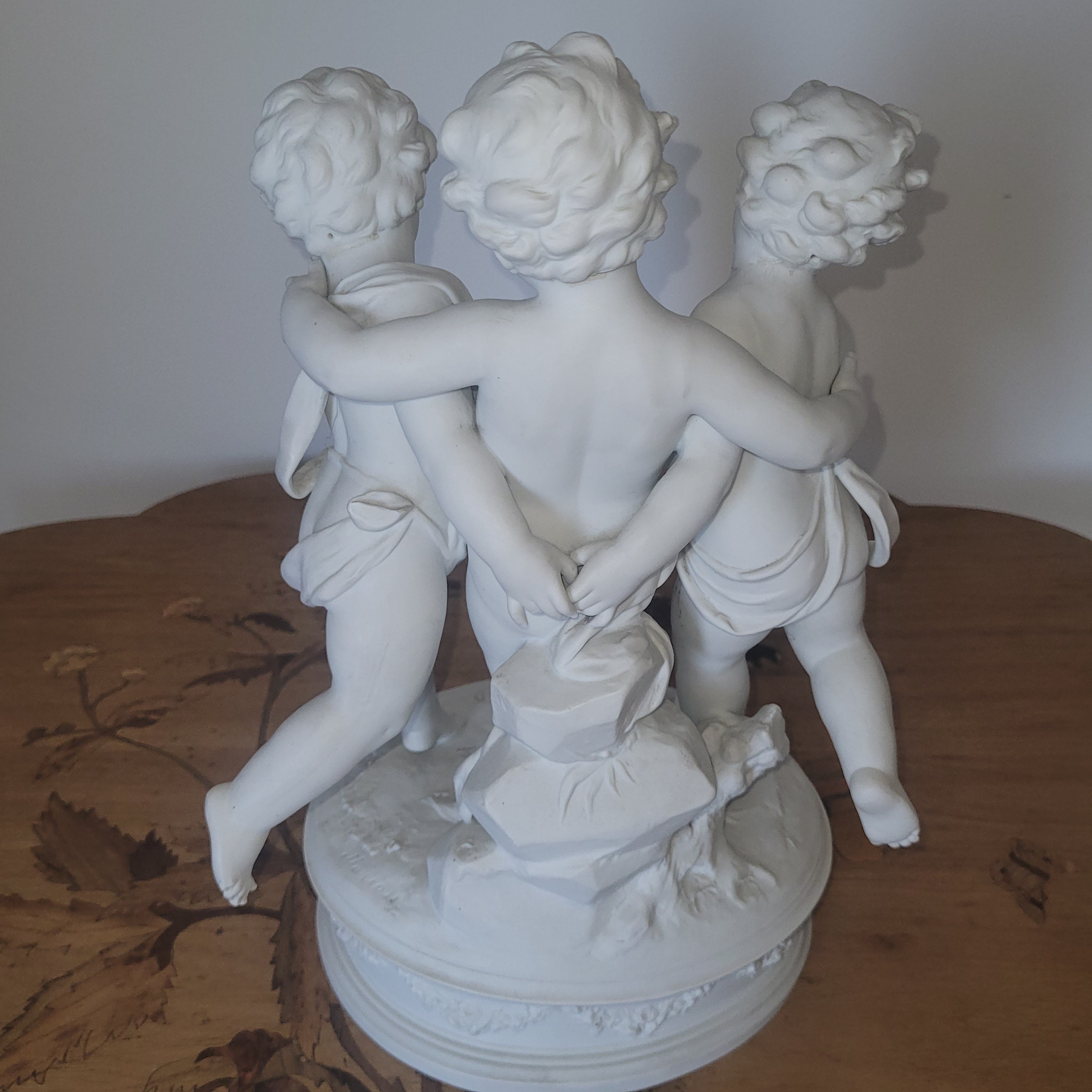 SCULPTURE EN BISCUIT
