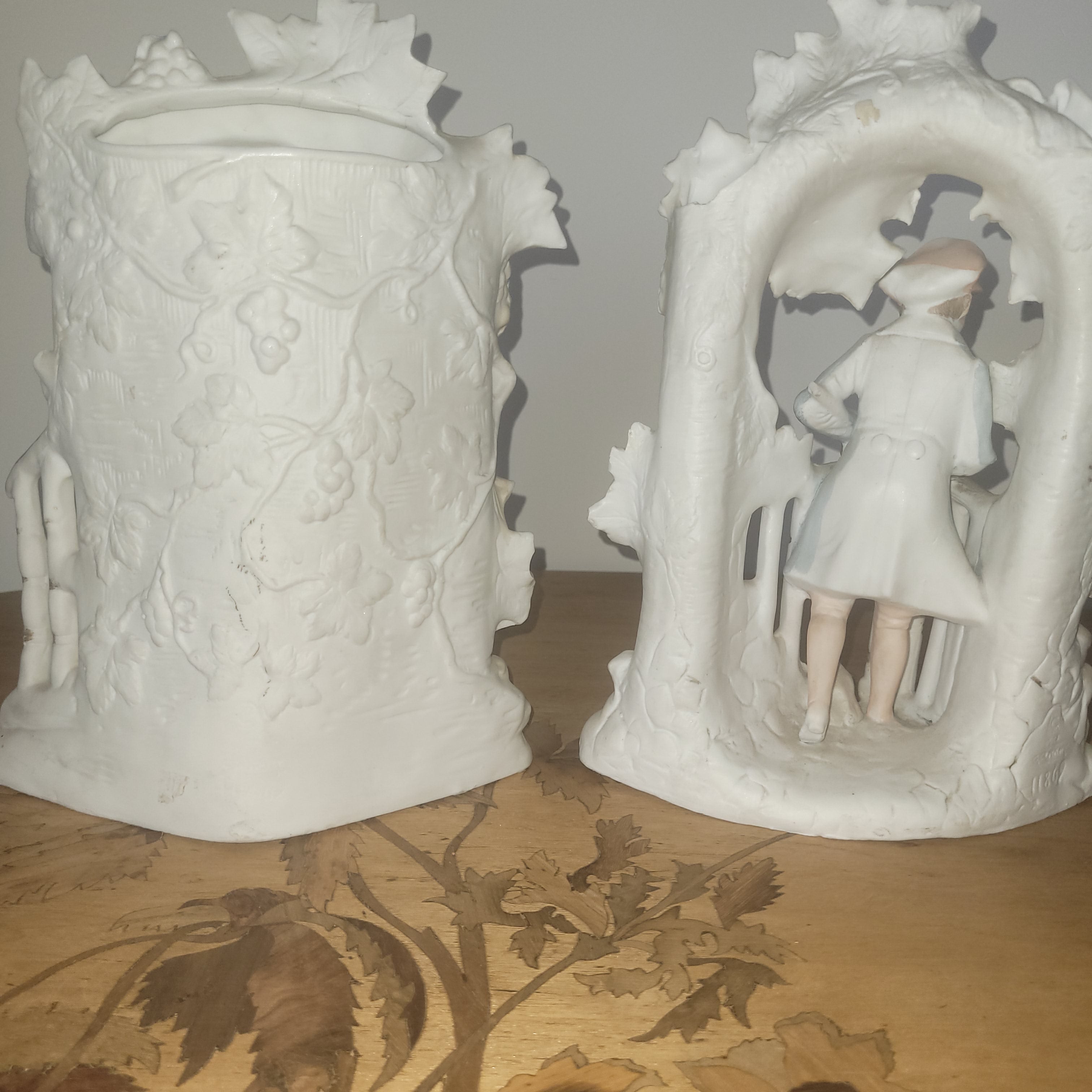 STATUES EN BISCUIT
