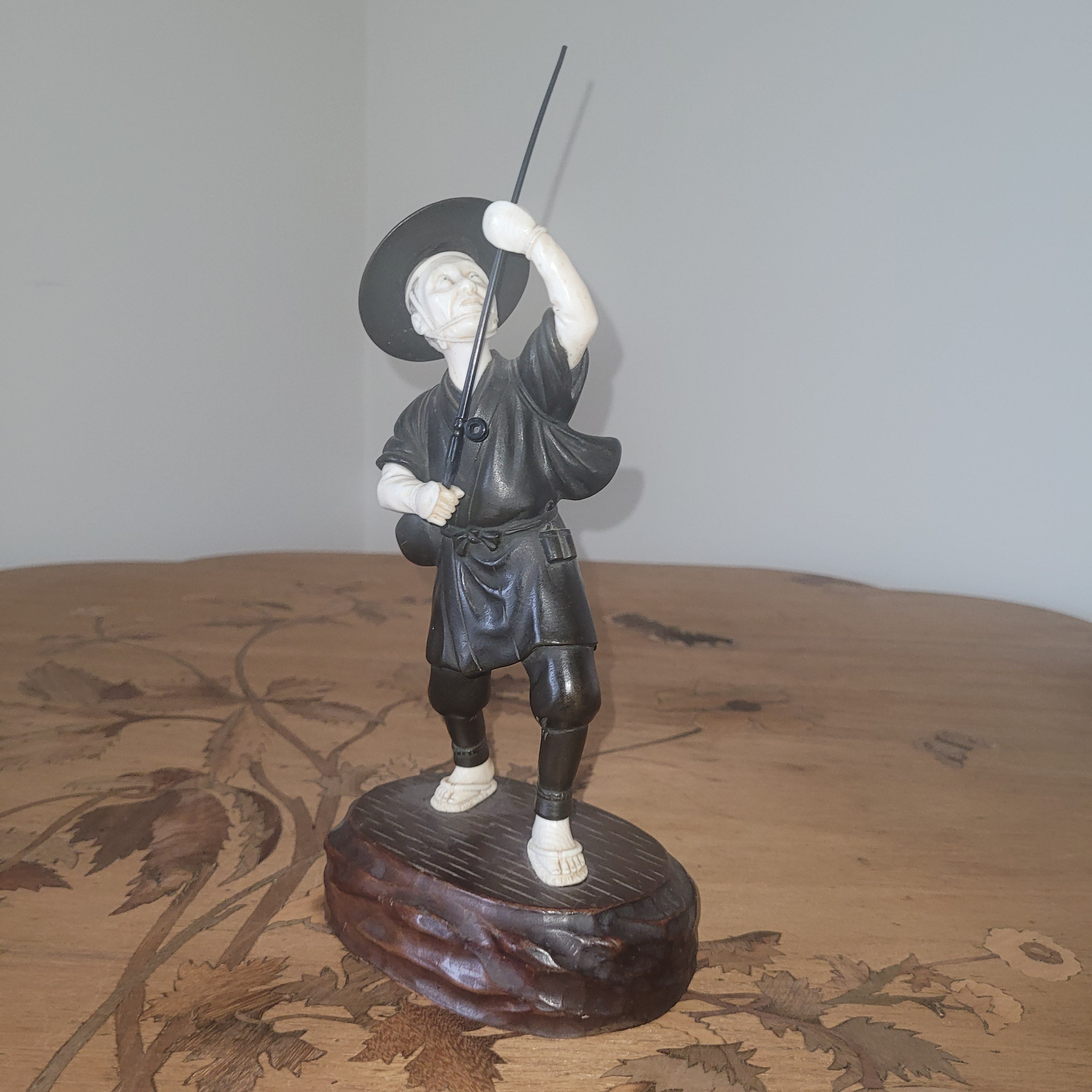 OKIMONO EN BRONZE ET IVOIRE