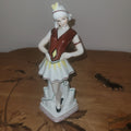 STATUETTE EN PORCELAINE