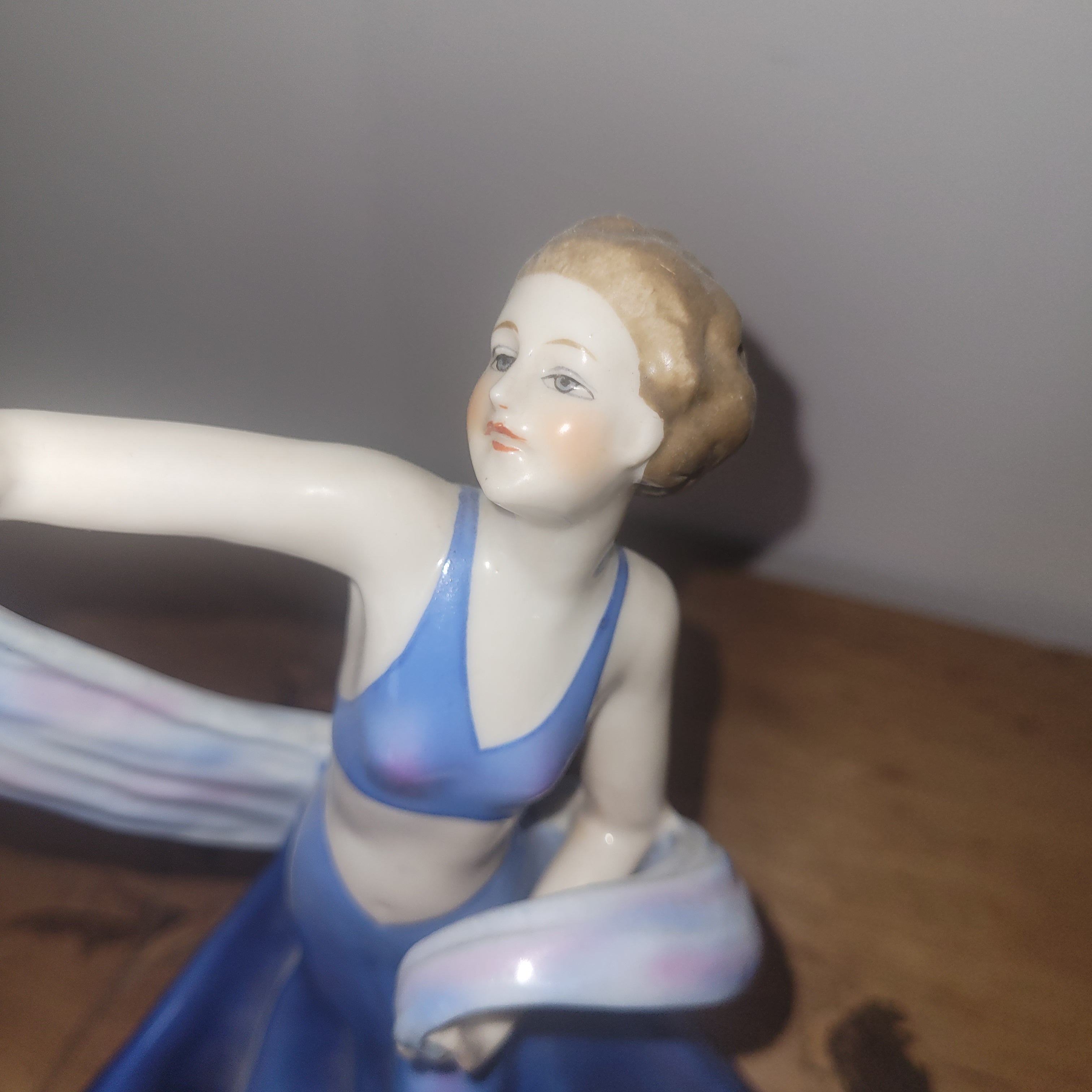 STATUE LILIAN HARVEY