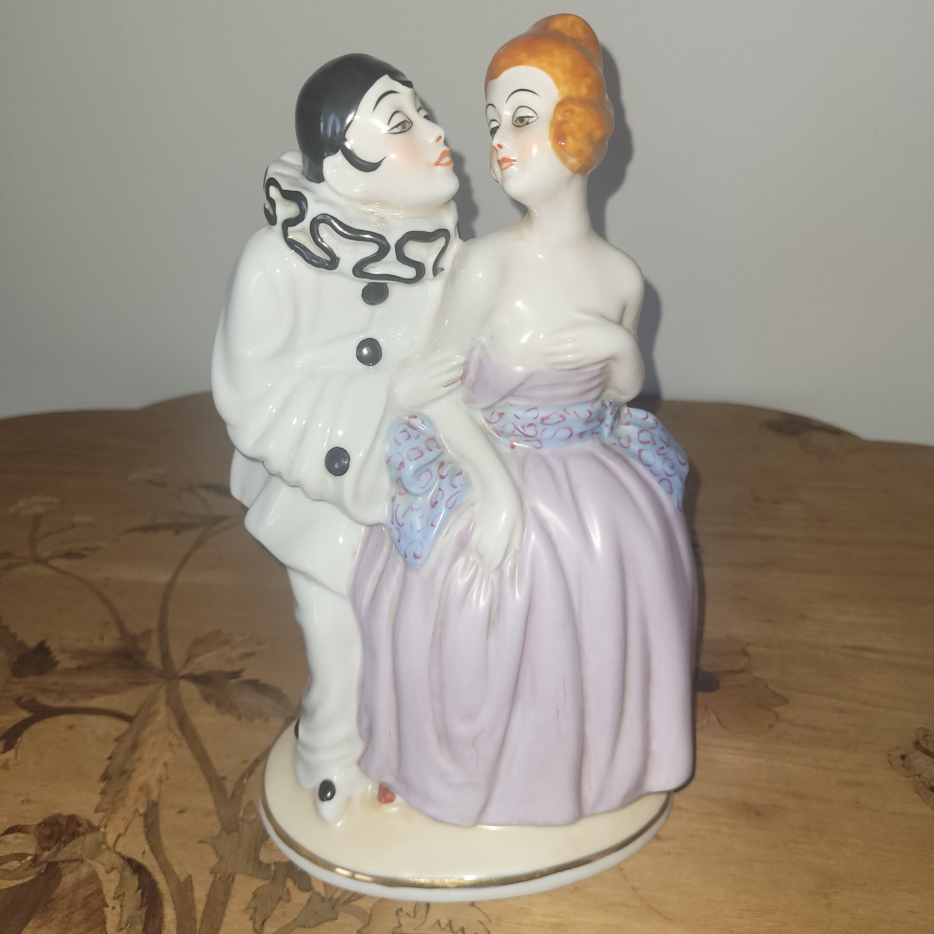 SCULPTURE EN BISCUIT